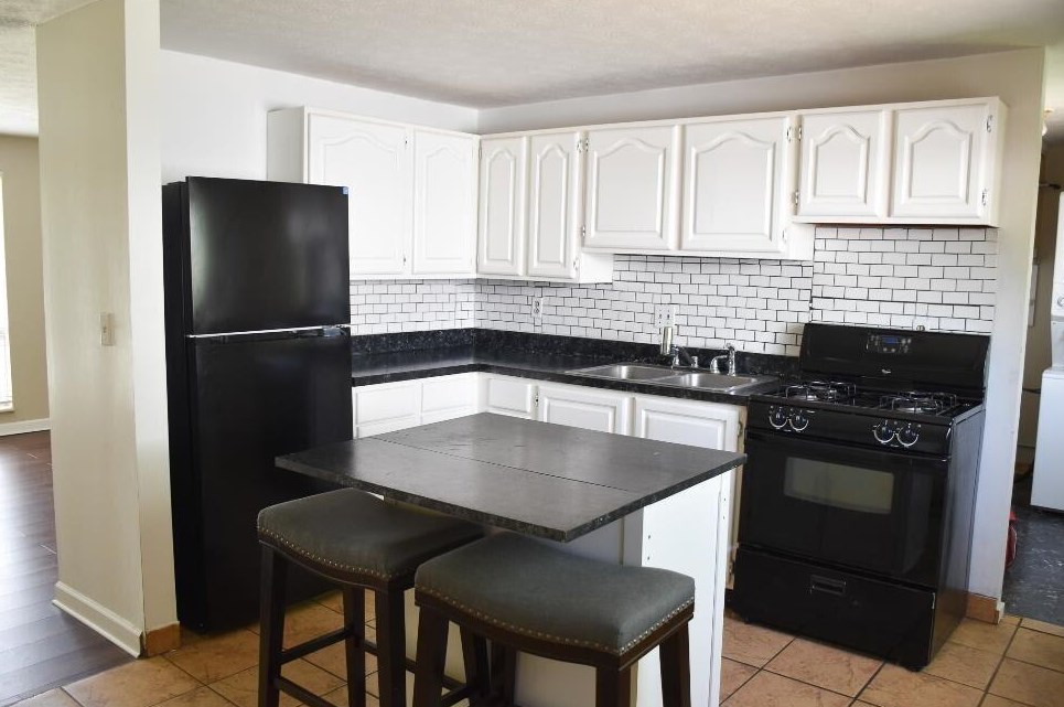 395 Canfield Dr, Columbus OH  43230-2371 exterior