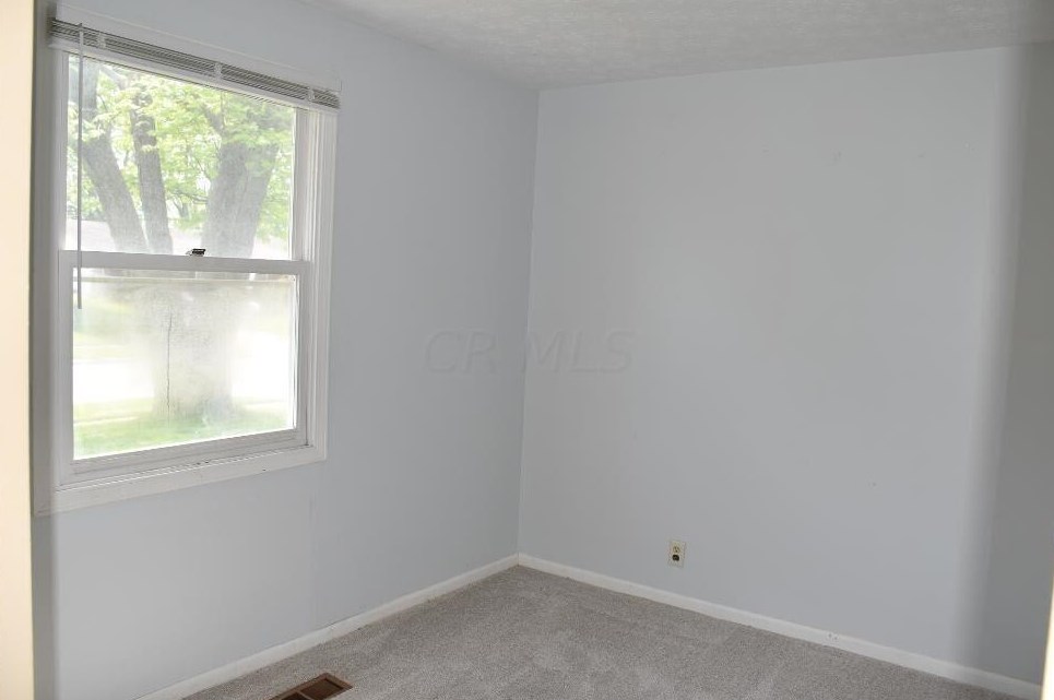 395 Canfield Dr, Columbus OH  43230-2371 exterior