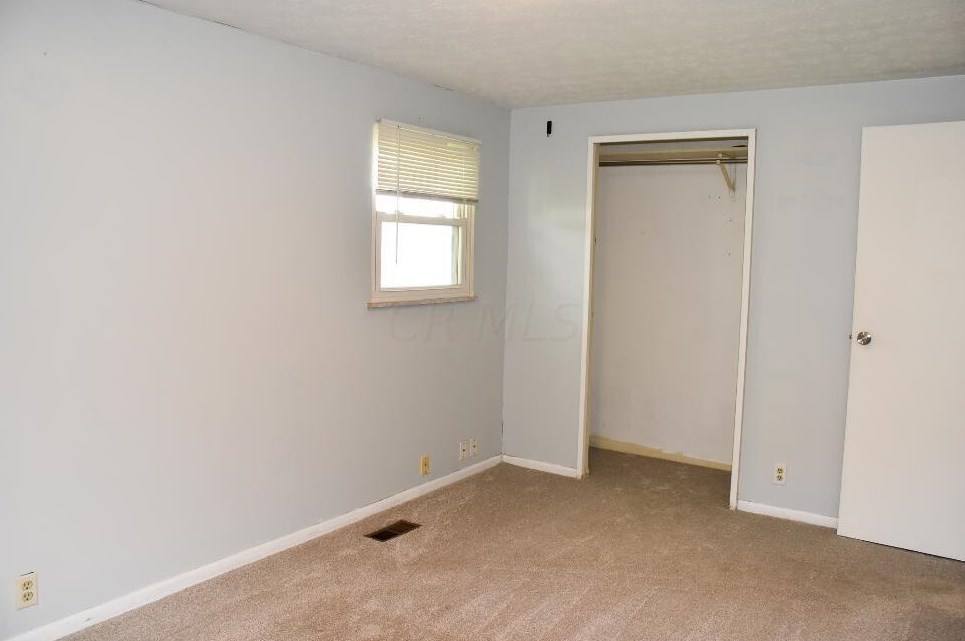 395 Canfield Dr, Columbus OH  43230-2371 exterior