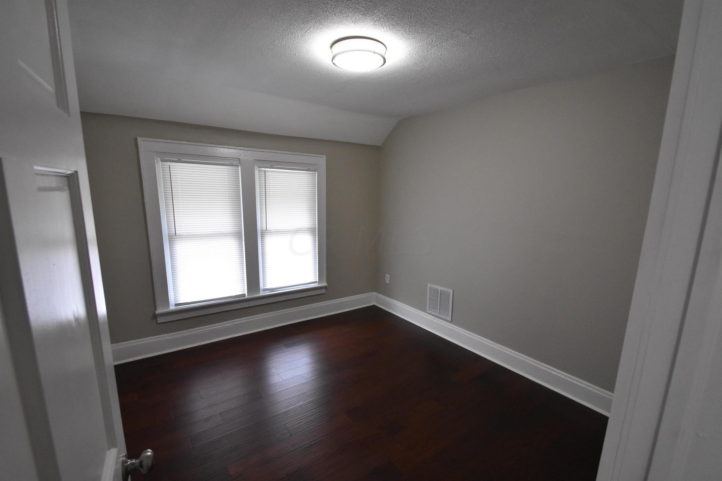 476 Hinman Ave, Columbus OH 43207-2004 exterior