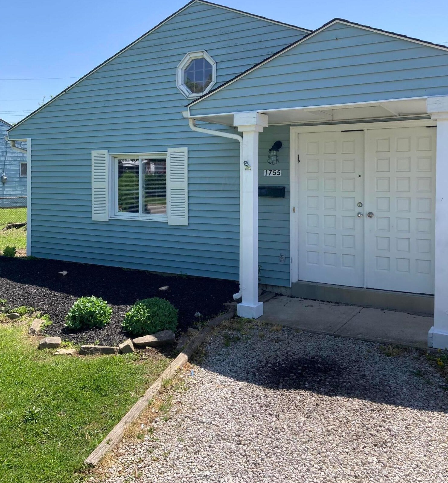 1755 Eastbrook Dr, Columbus OH  43223-3701 exterior