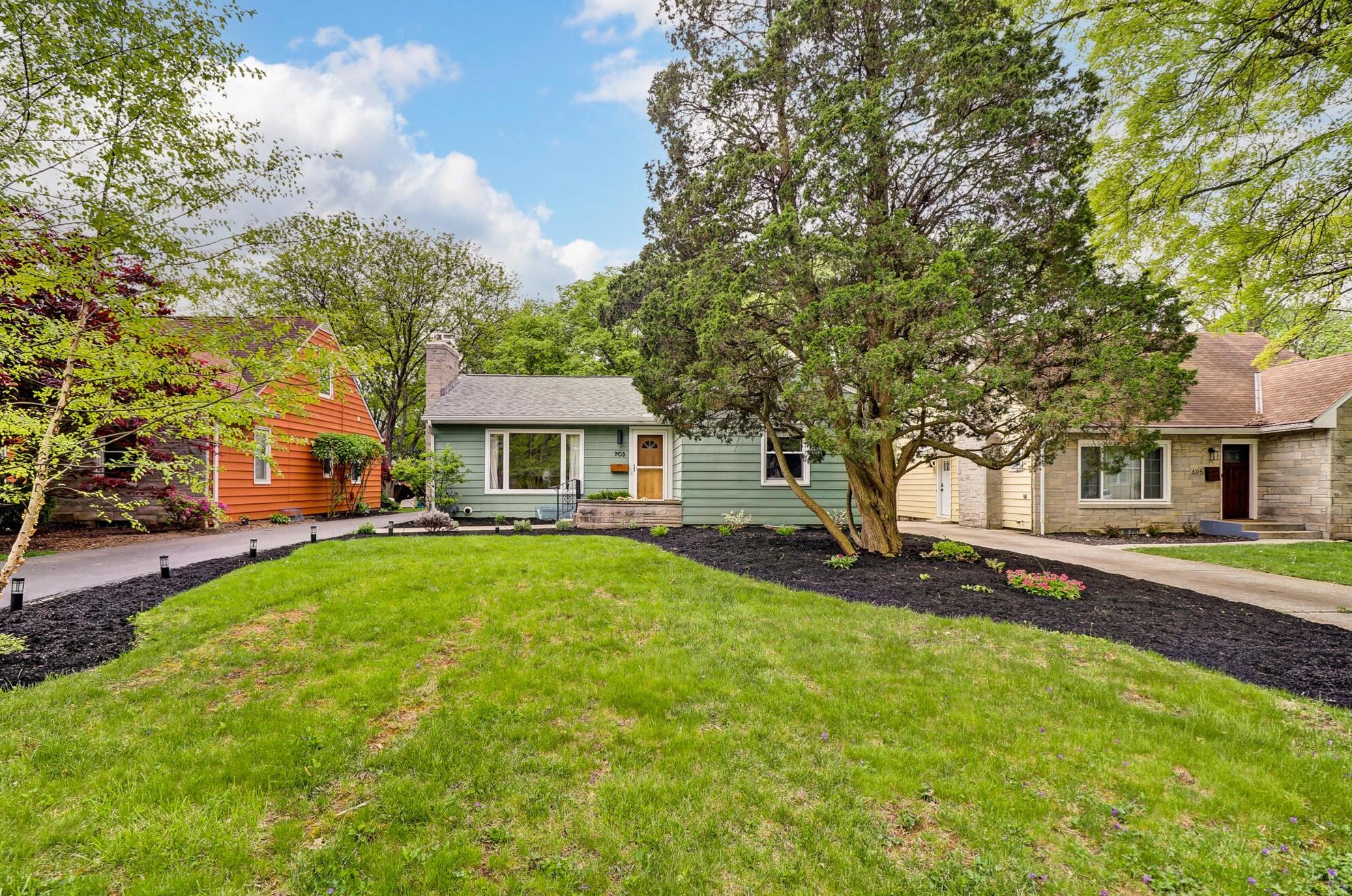 703 Dominion Blvd, Columbus OH  43214-2275 exterior