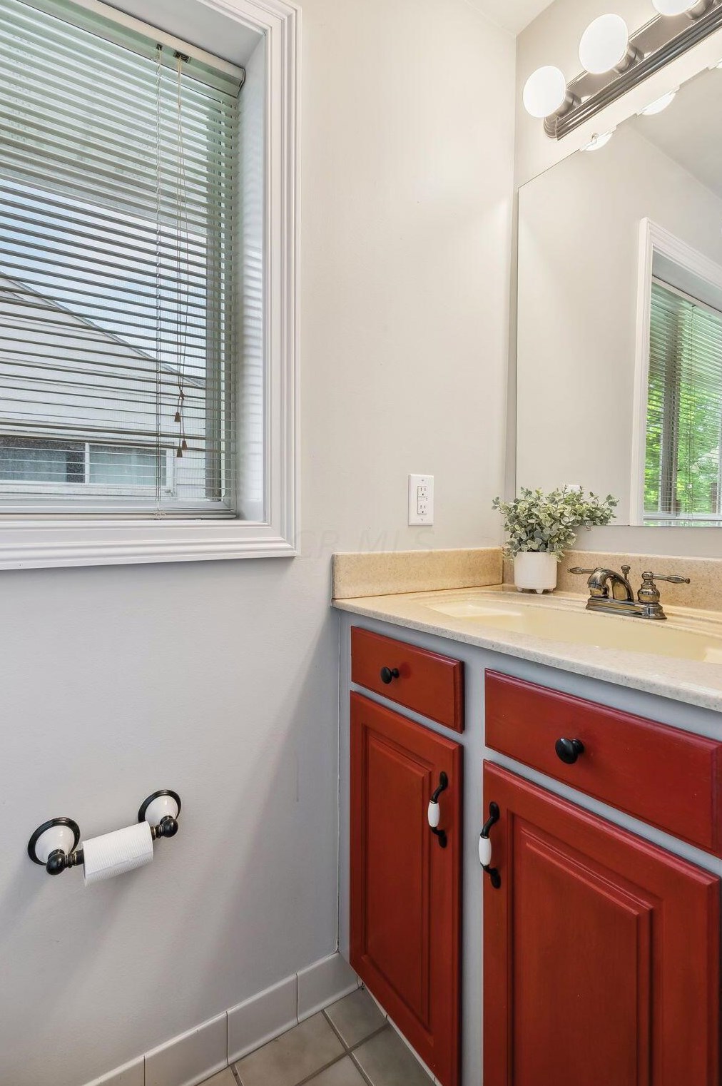 247 Hamilton Rd, Columbus OH  43213-1311 exterior