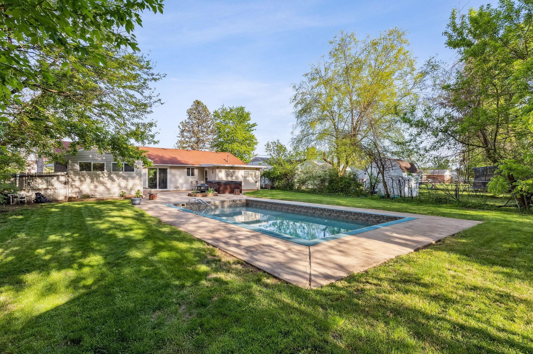 247 Hamilton Rd, Columbus OH  43213-1311 exterior