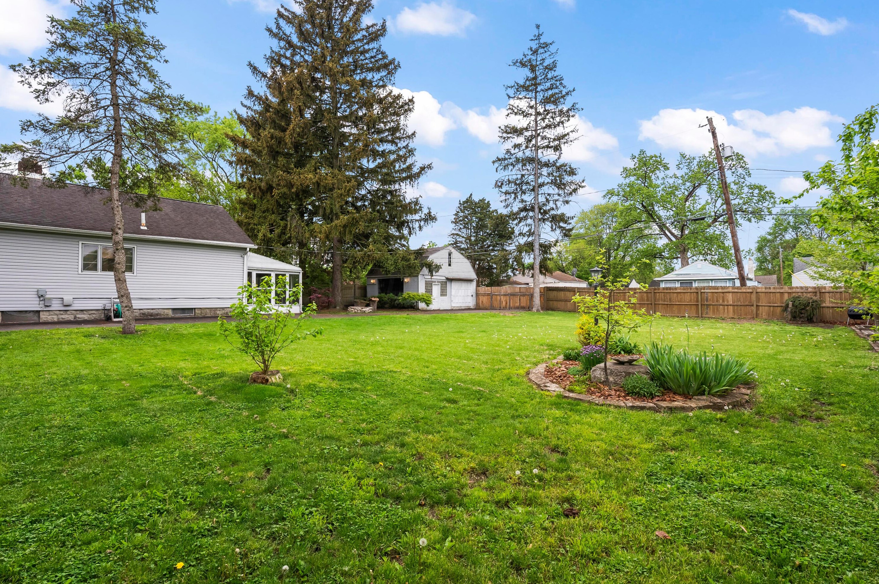 3189 Mcguffey Rd, Columbus OH  43224-4141 exterior