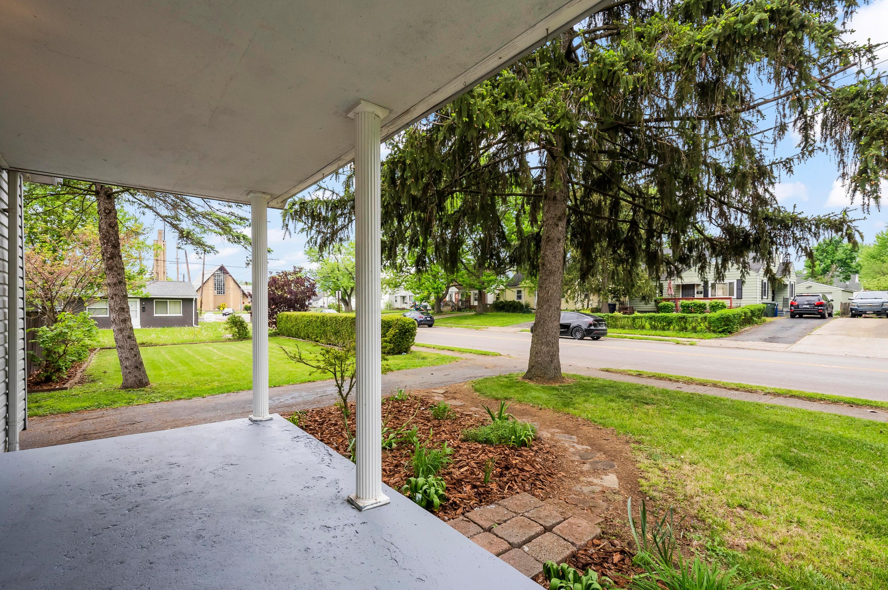 3189 Mcguffey Rd, Columbus OH  43224-4141 exterior