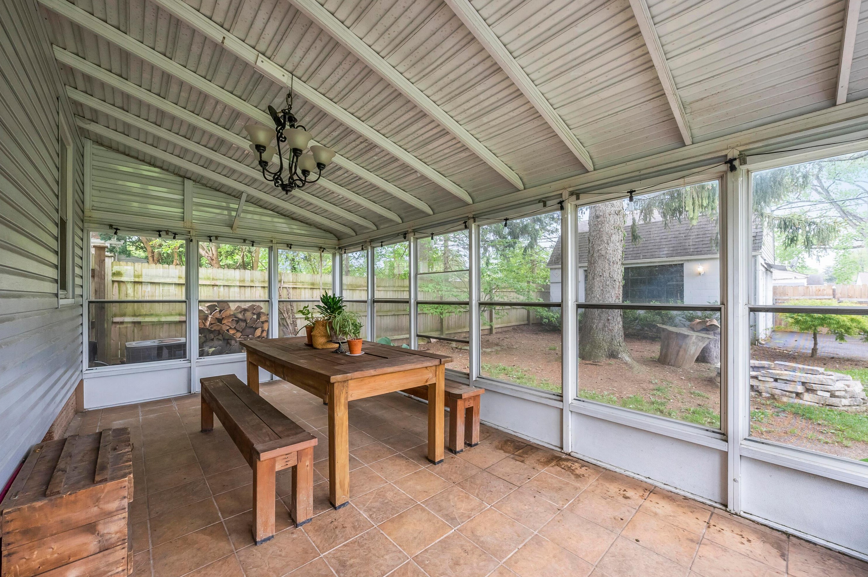 3189 Mcguffey Rd, Columbus OH  43224-4141 exterior