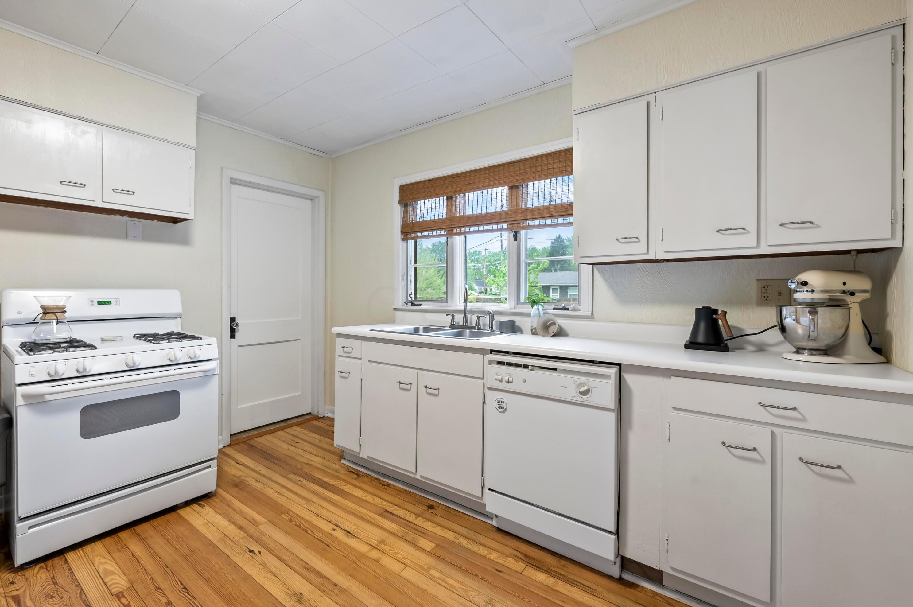 3189 Mcguffey Rd, Columbus OH  43224-4141 exterior