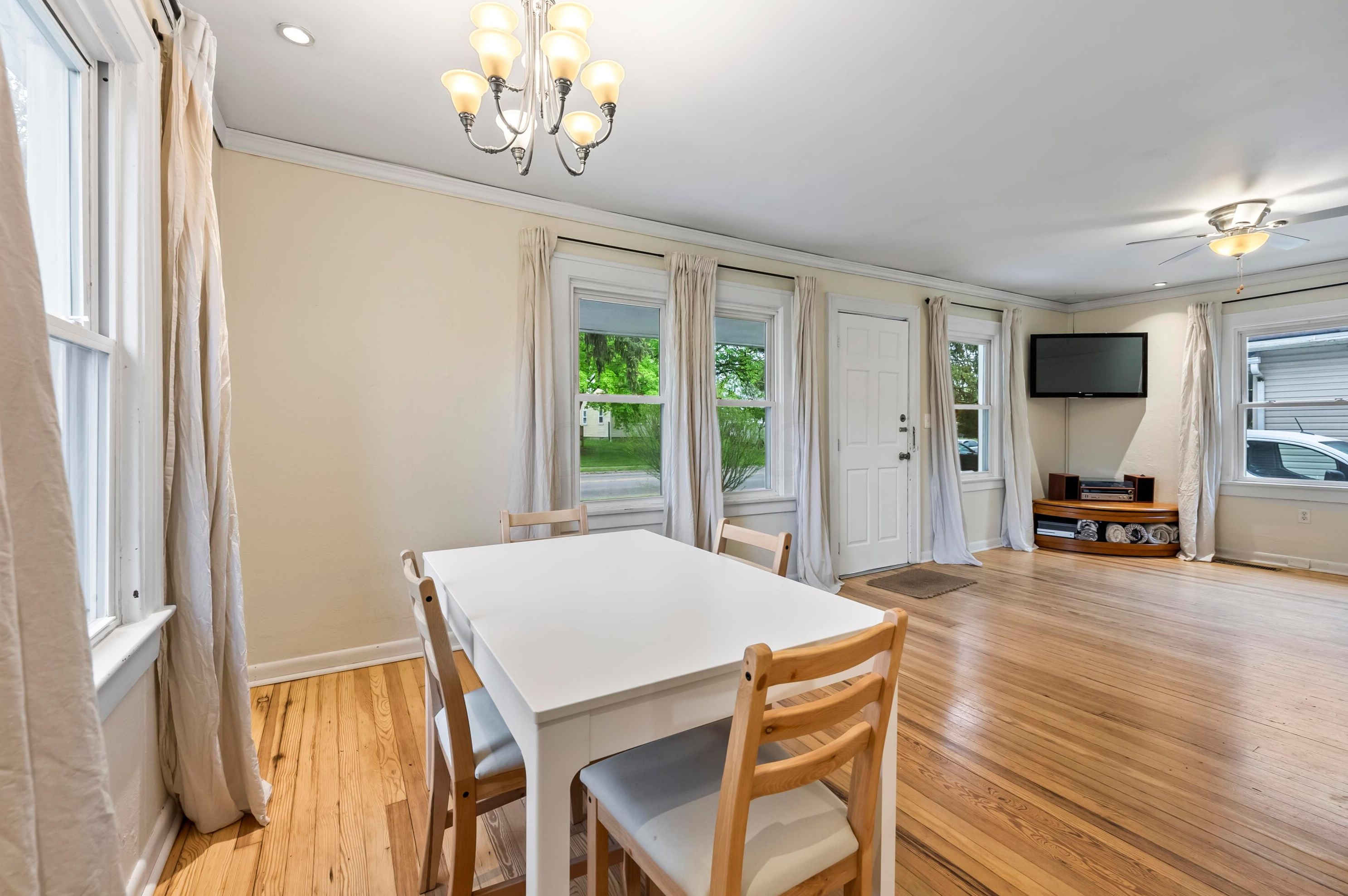 3189 Mcguffey Rd, Columbus OH  43224-4141 exterior