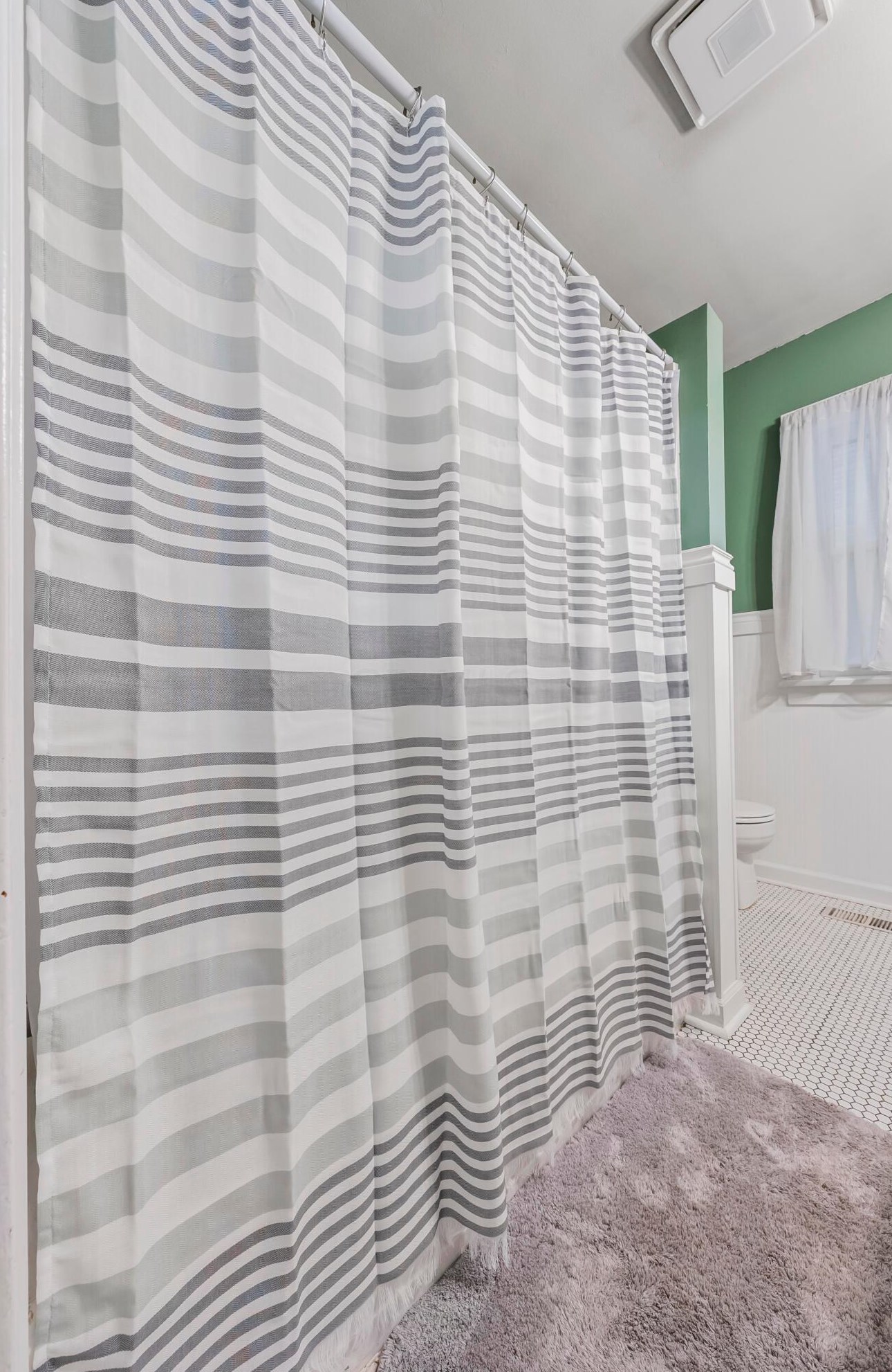 3189 Mcguffey Rd, Columbus OH  43224-4141 exterior