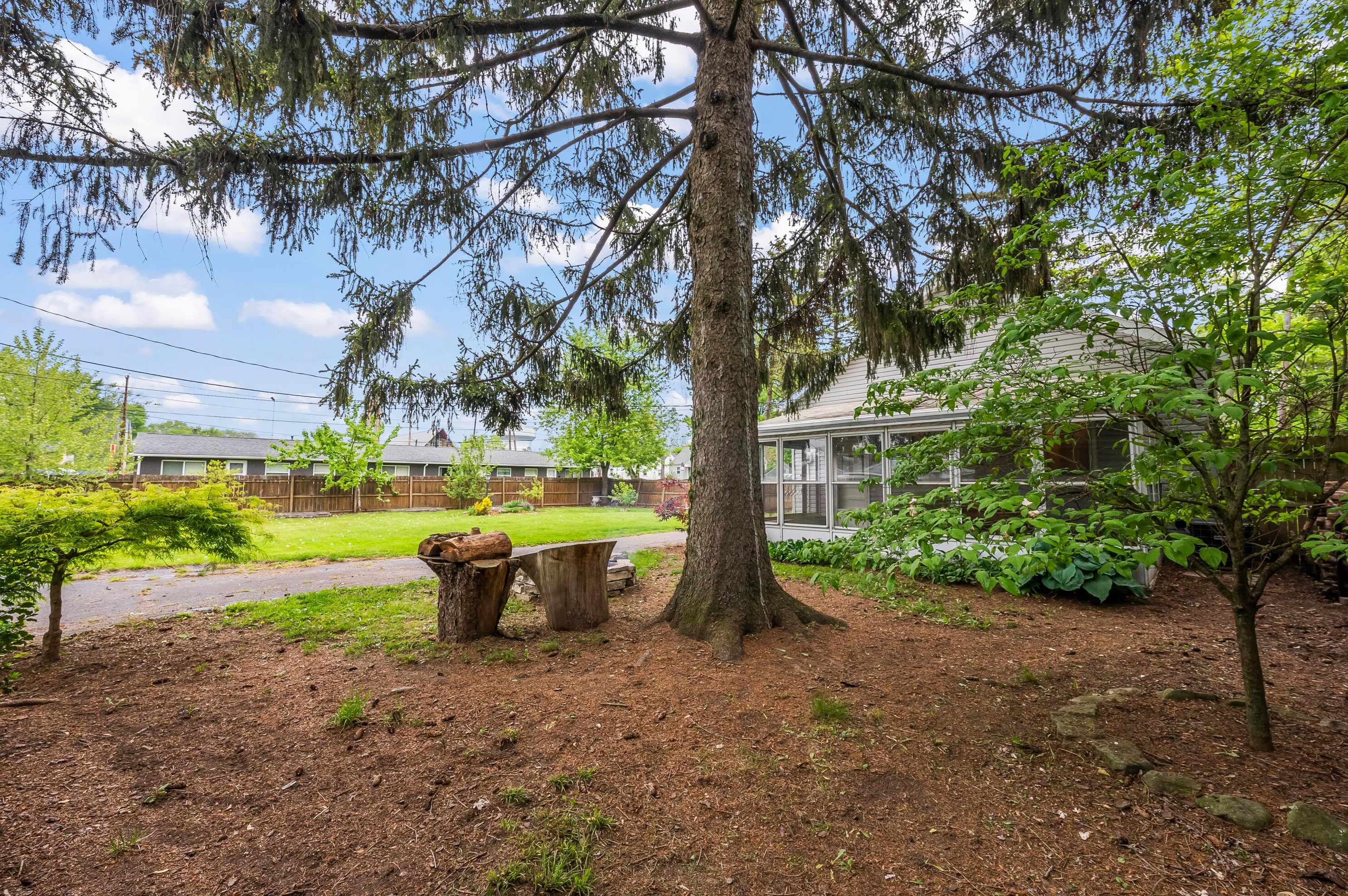 3189 Mcguffey Rd, Columbus OH  43224-4141 exterior