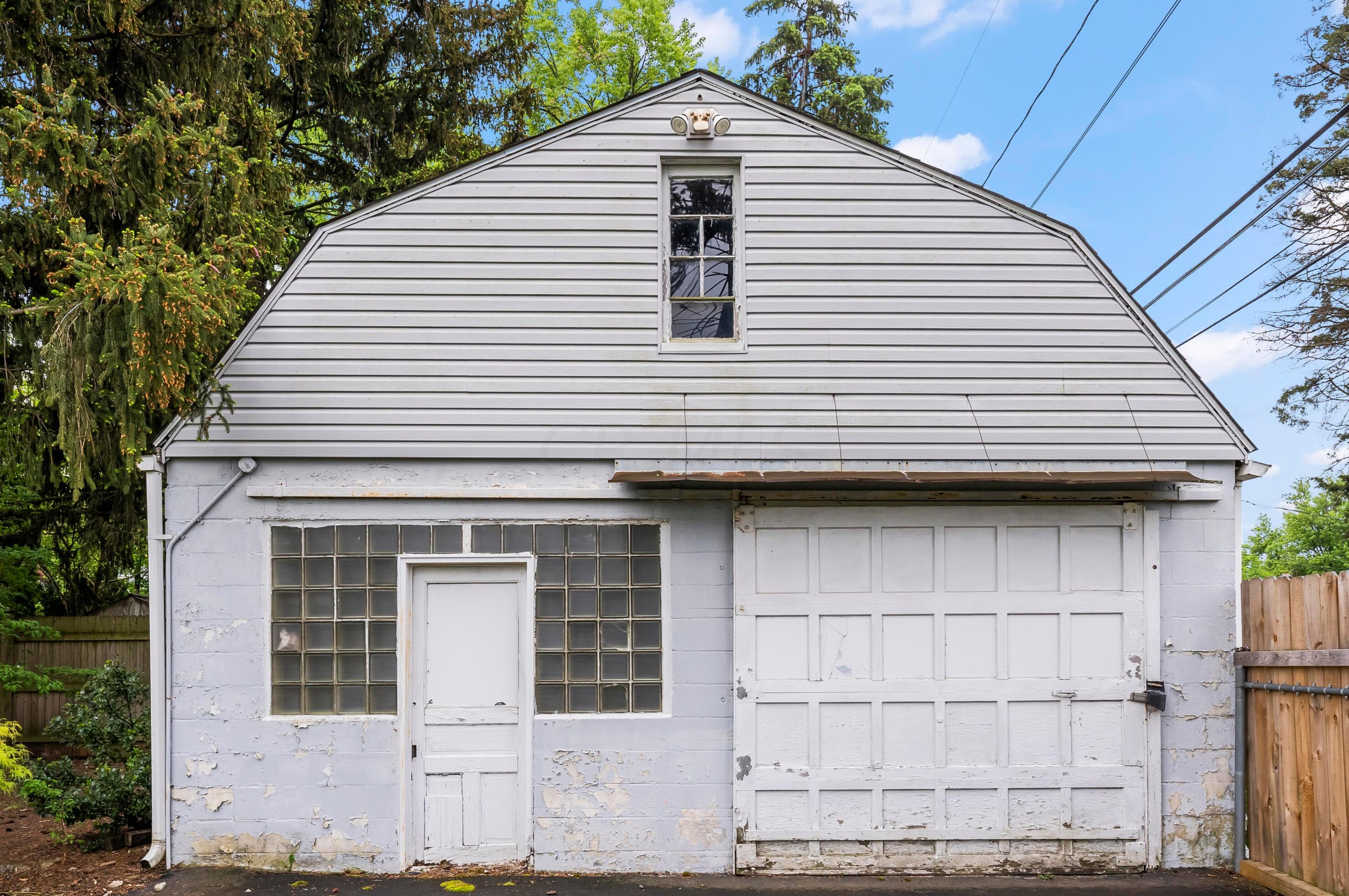 3189 Mcguffey Rd, Columbus OH  43224-4141 exterior