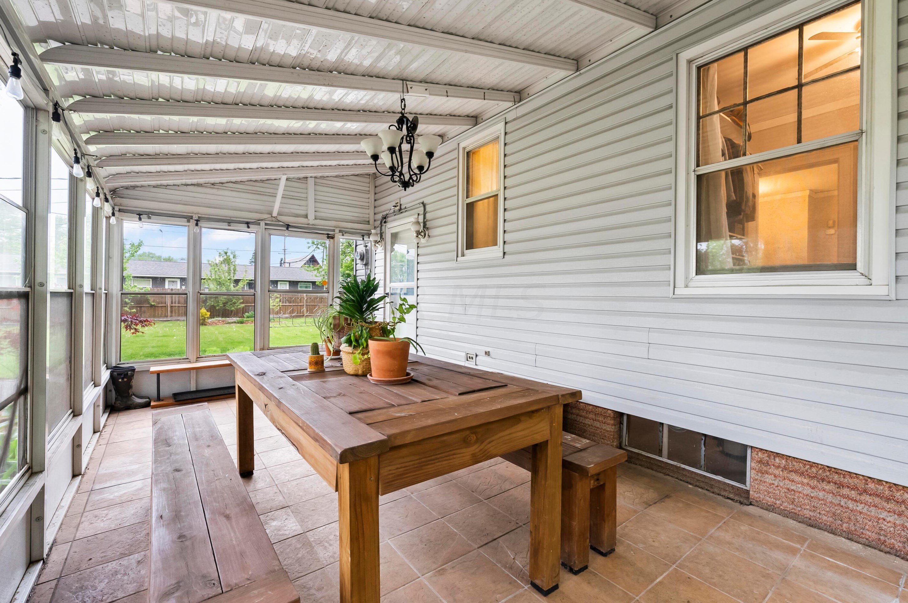 3189 Mcguffey Rd, Columbus OH  43224-4141 exterior