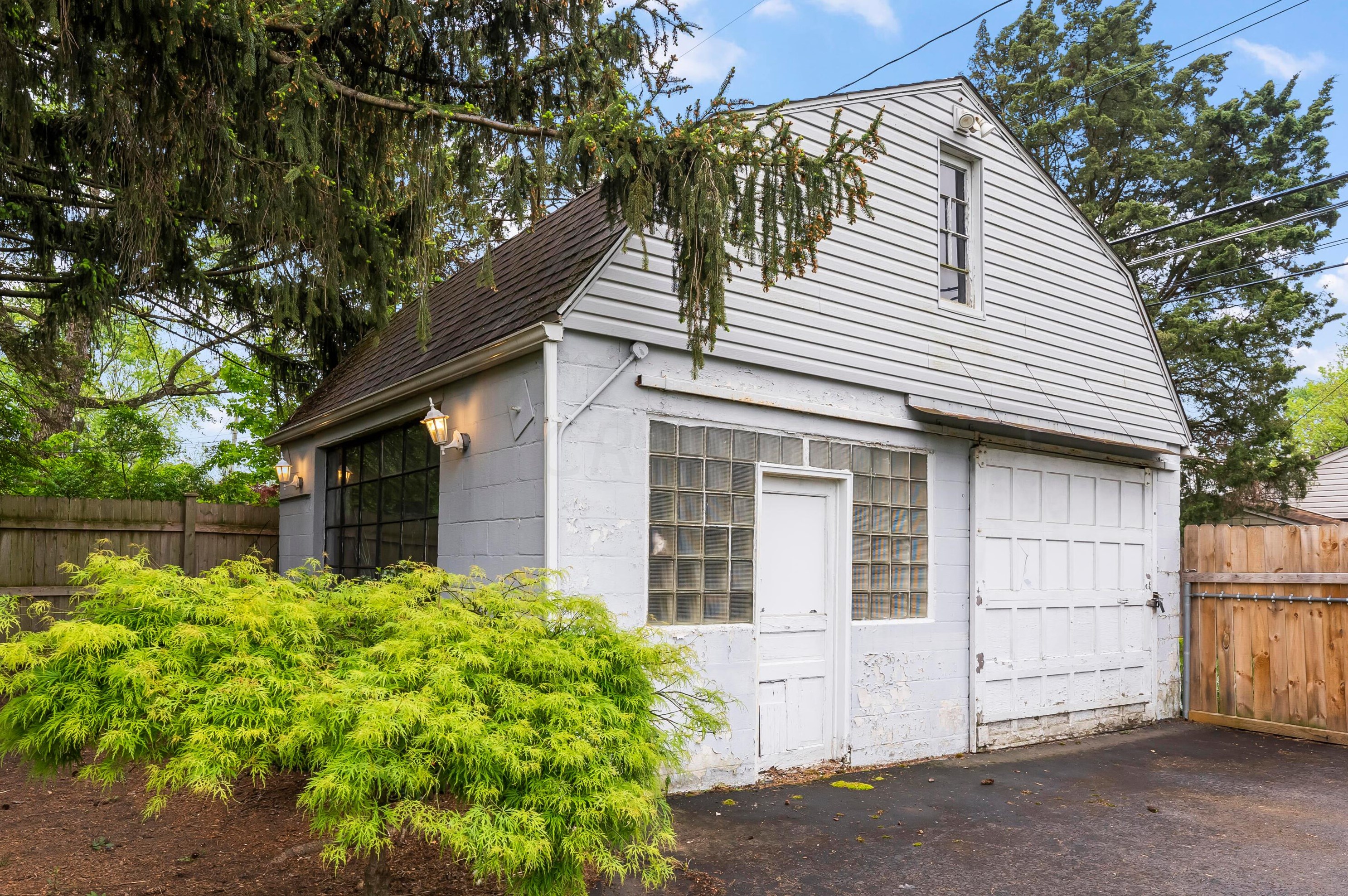 3189 Mcguffey Rd, Columbus OH  43224-4141 exterior