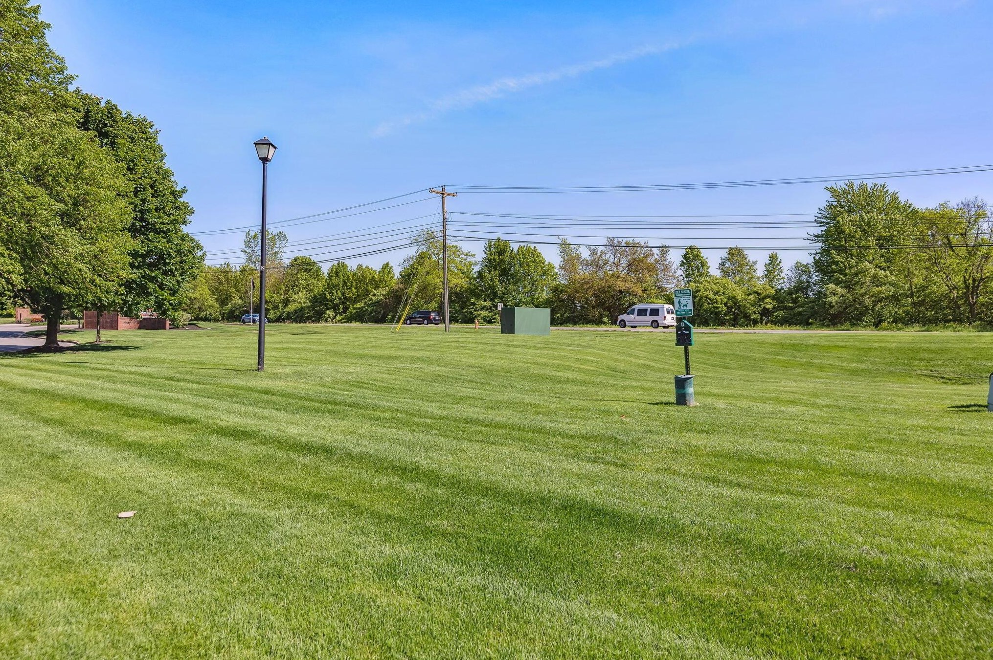 6699 Meadow Creek Dr, Columbus OH  43235-7909 exterior