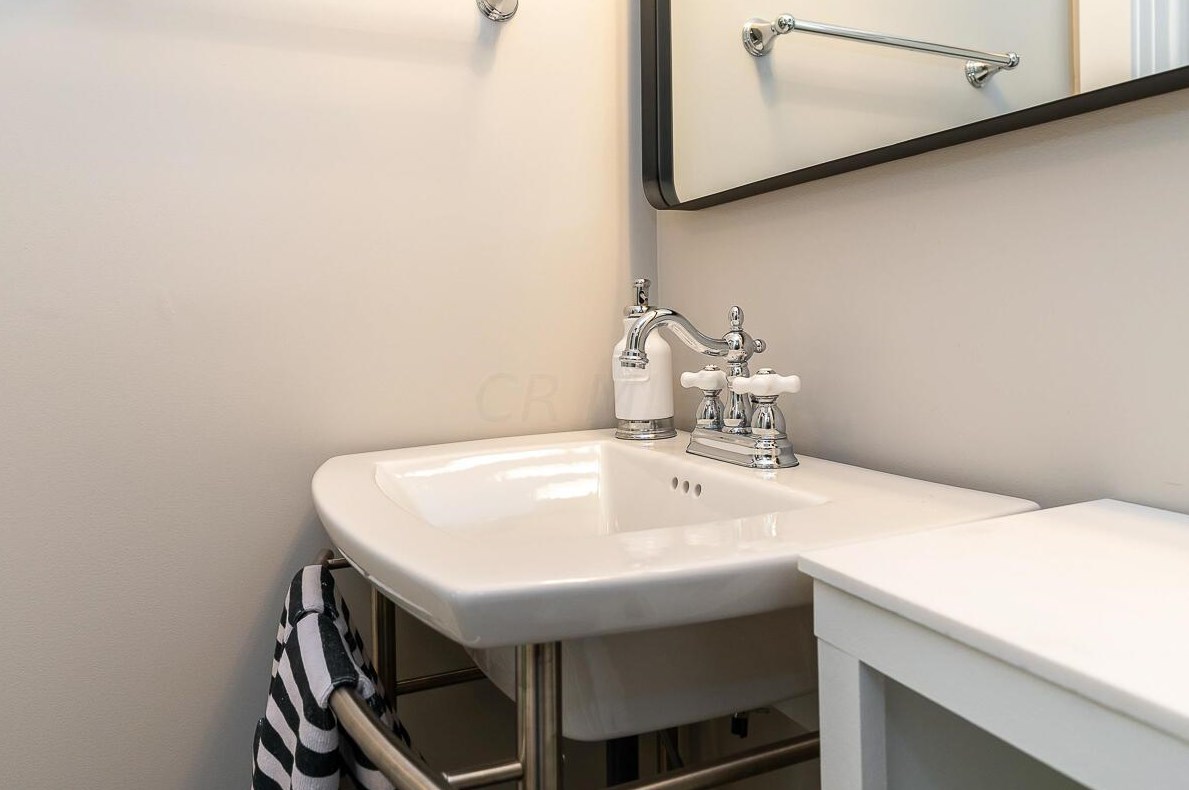 642 Overbrook Dr, Columbus OH  43214-3131 exterior