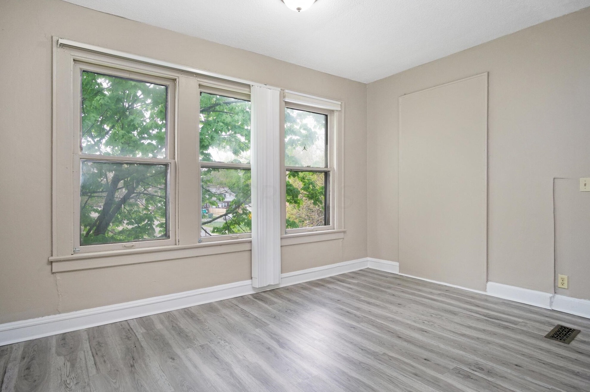 1038 Lockbourne Rd, Columbus OH 43206-1663 exterior