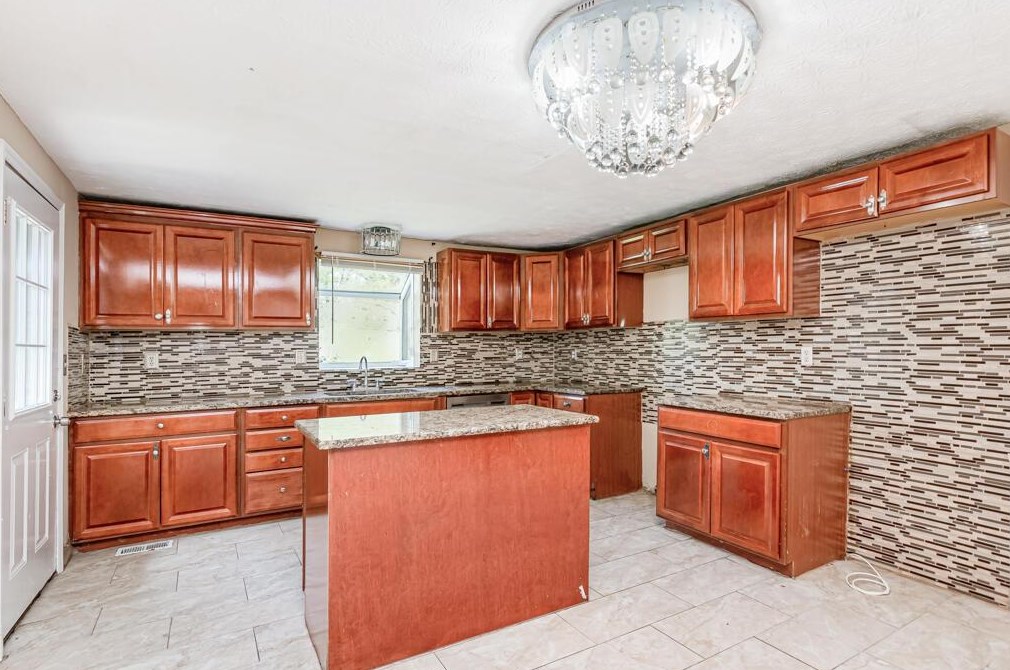 5599 Natalie Ct, Westerville OH  43081-4322 exterior