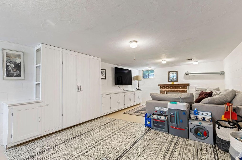 280 Winthrop Rd, Columbus OH  43214-3642 exterior