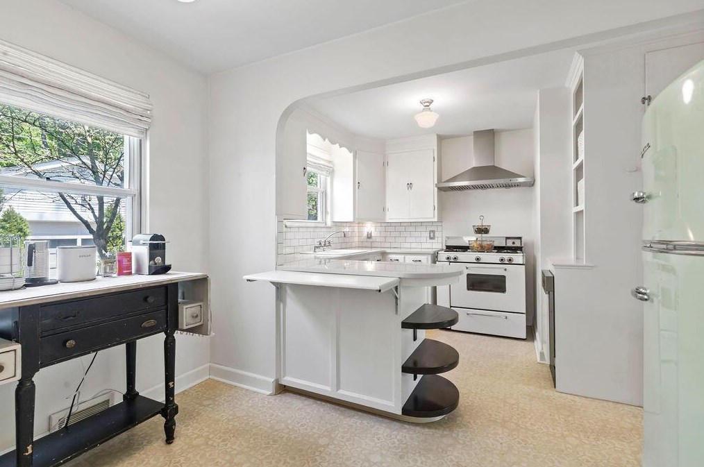 280 Winthrop Rd, Columbus OH  43214-3642 exterior