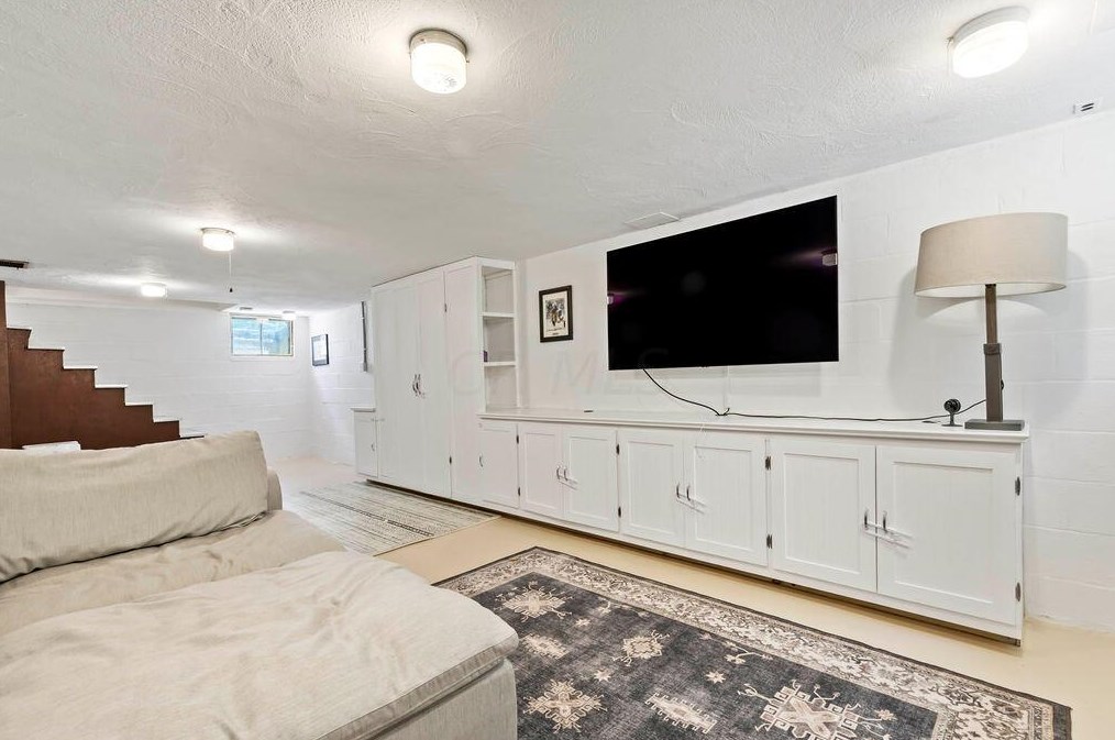 280 Winthrop Rd, Columbus OH  43214-3642 exterior