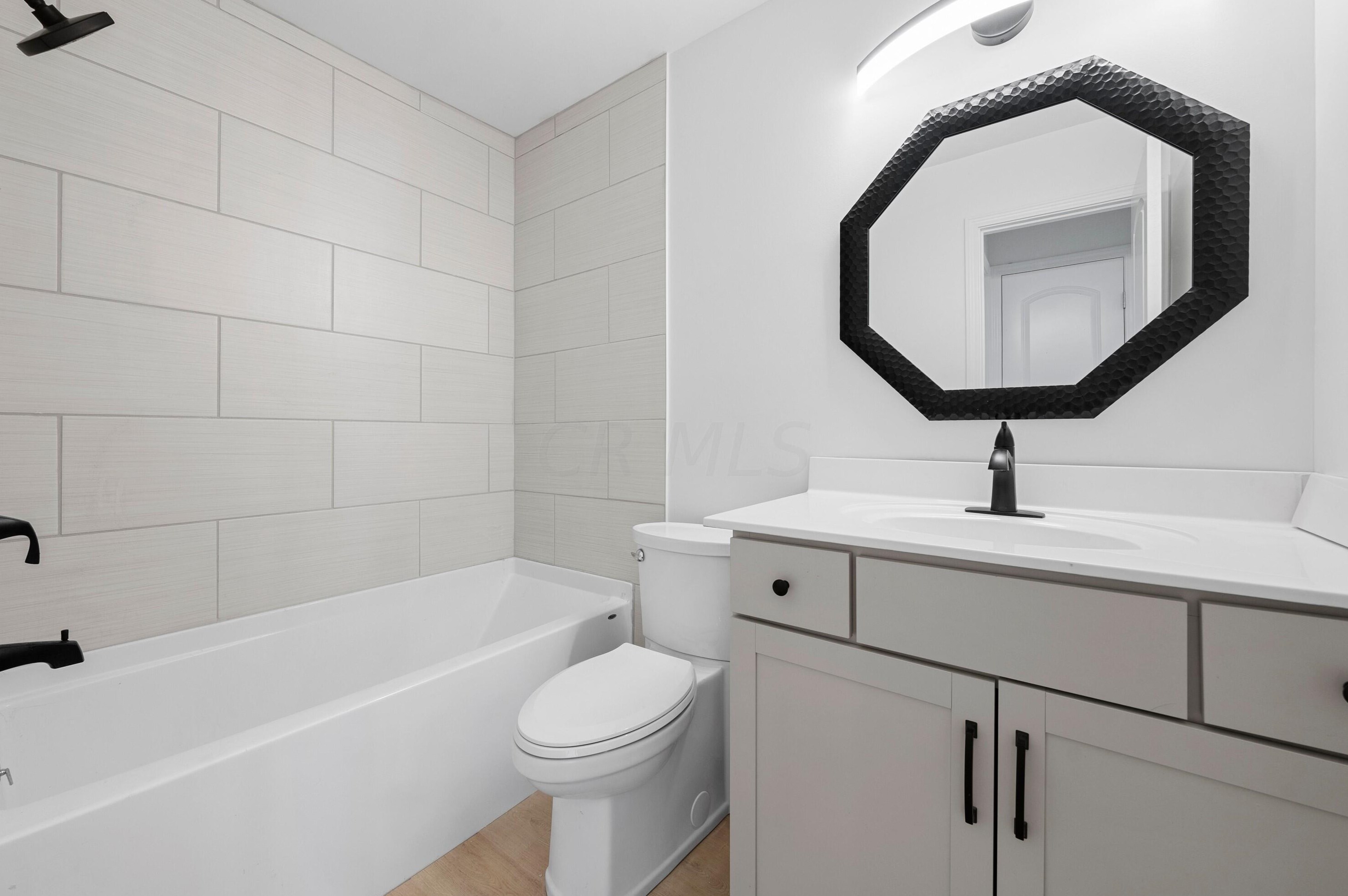 1633 Mcnaughten Rd, Columbus OH  43232-9409 exterior