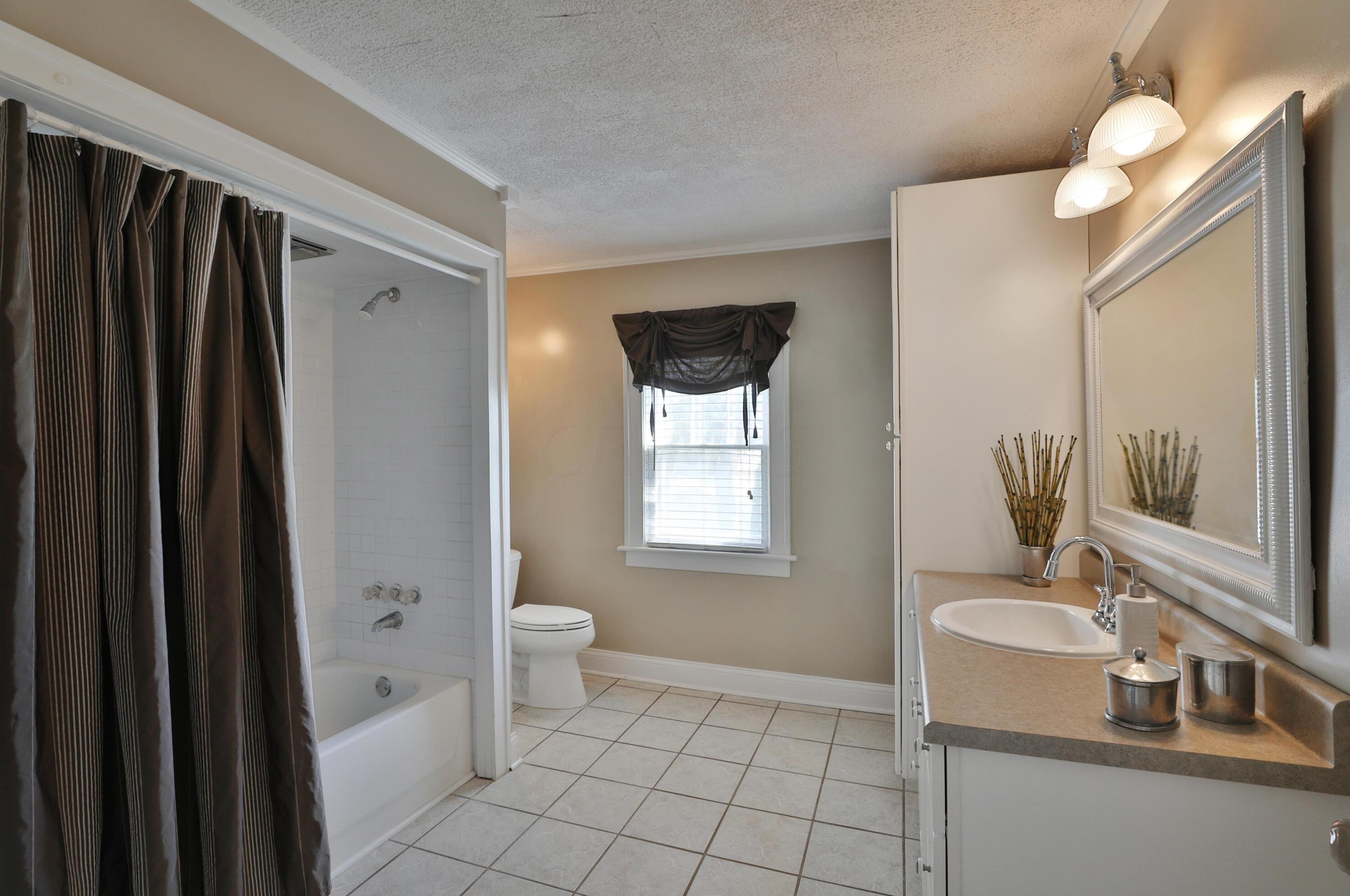 185 Weber Rd, Columbus OH 43202-1451 exterior