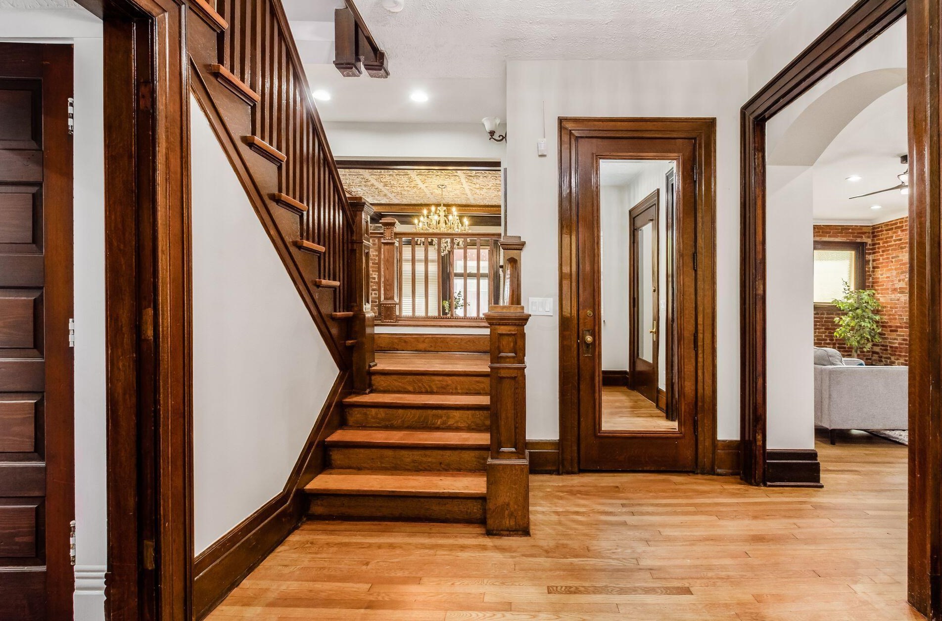 42 Governors Pl, Columbus OH  43203-1911 exterior