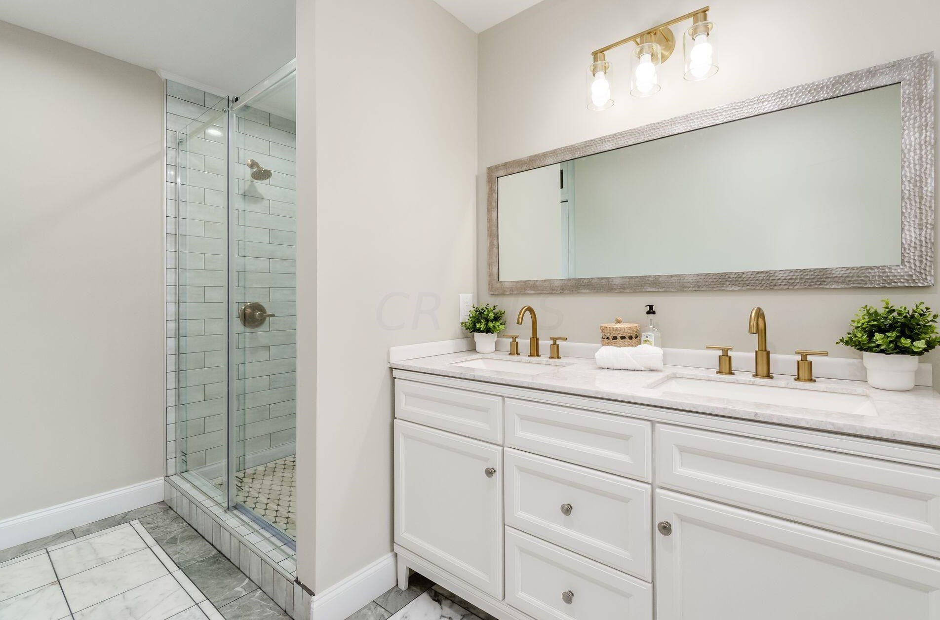 42 Governors Pl, Columbus OH  43203-1911 exterior