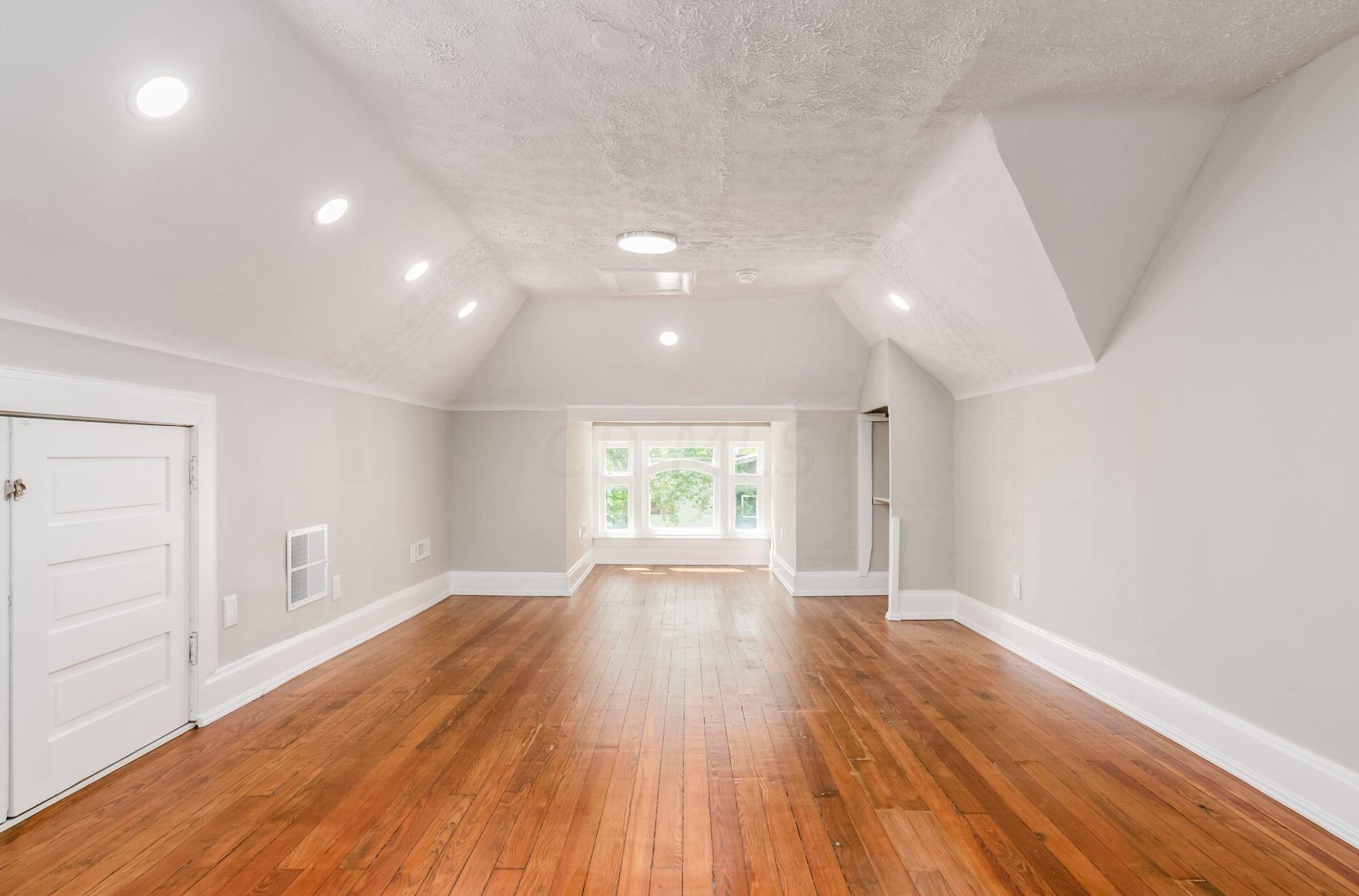 42 Governors Pl, Columbus OH  43203-1911 exterior