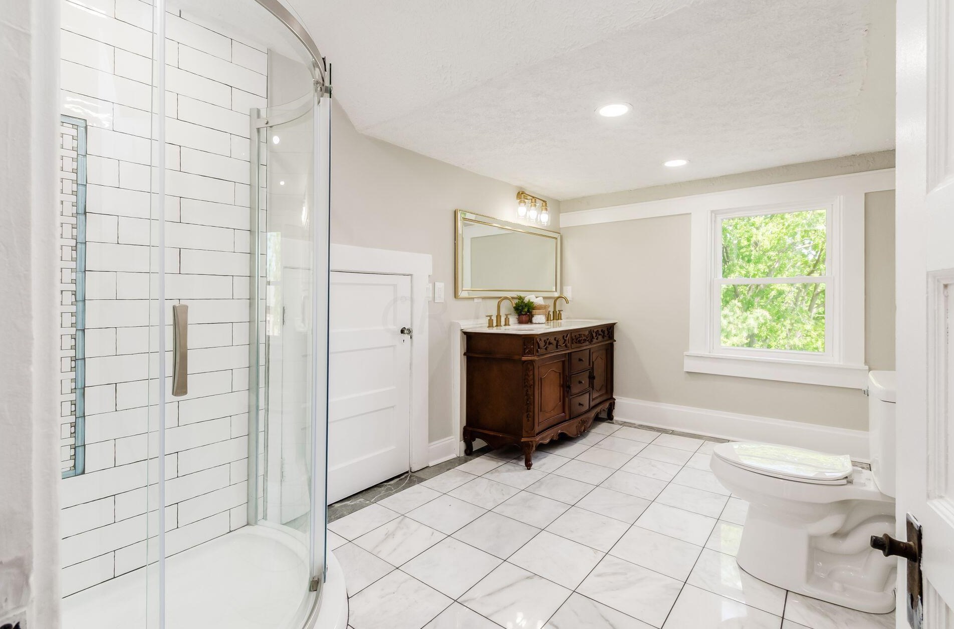 42 Governors Pl, Columbus OH  43203-1911 exterior