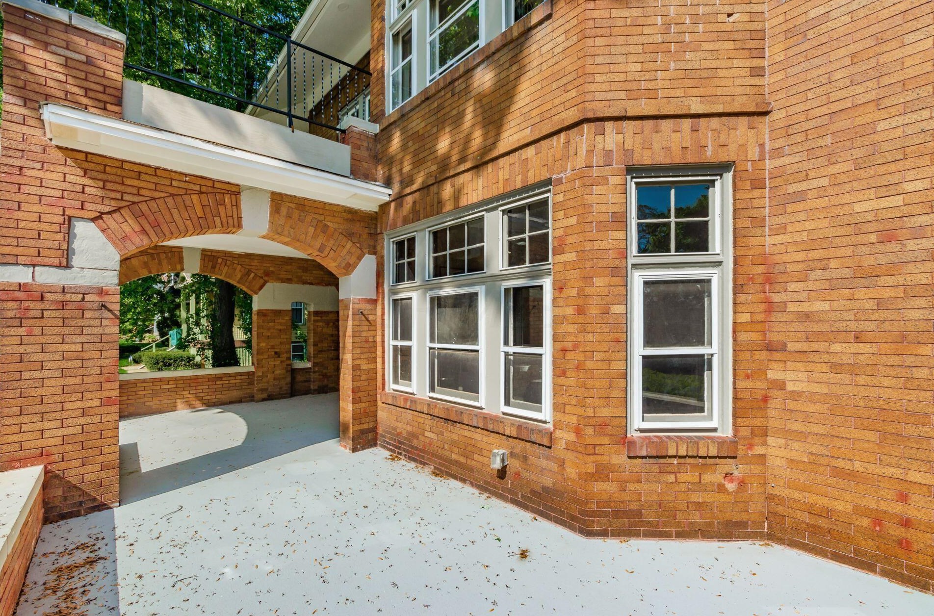 42 Governors Pl, Columbus OH  43203-1911 exterior