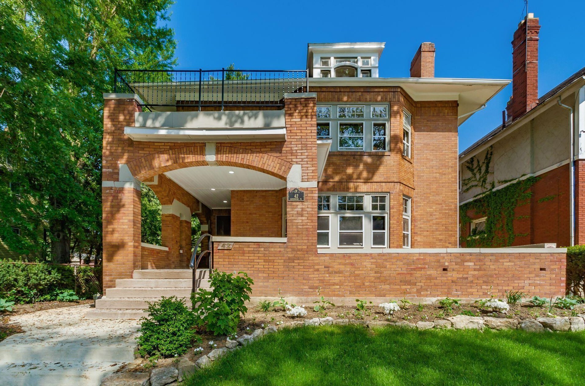 42 Governors Pl, Columbus OH  43203-1911 exterior