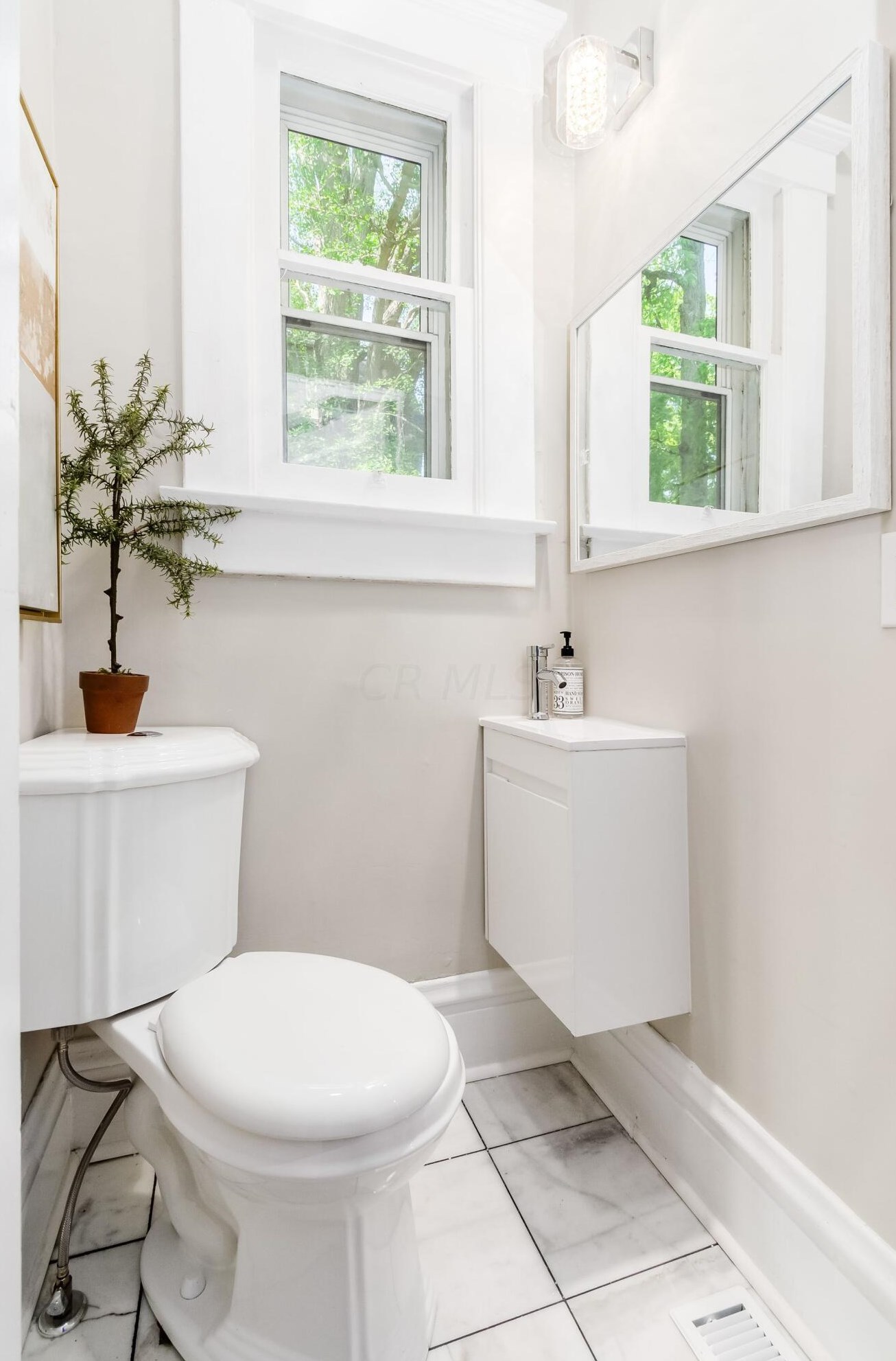 42 Governors Pl, Columbus OH  43203-1911 exterior