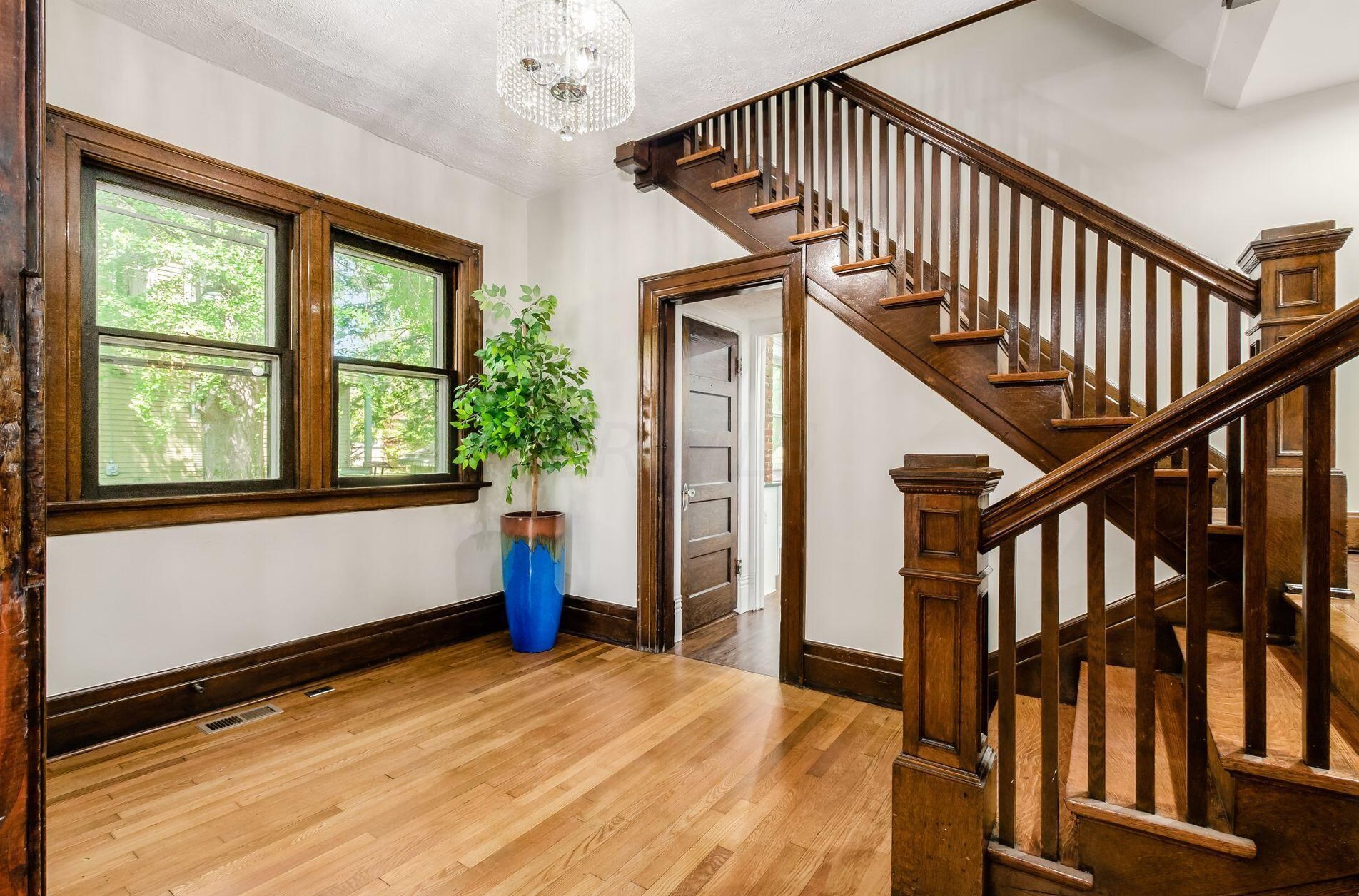 42 Governors Pl, Columbus OH  43203-1911 exterior