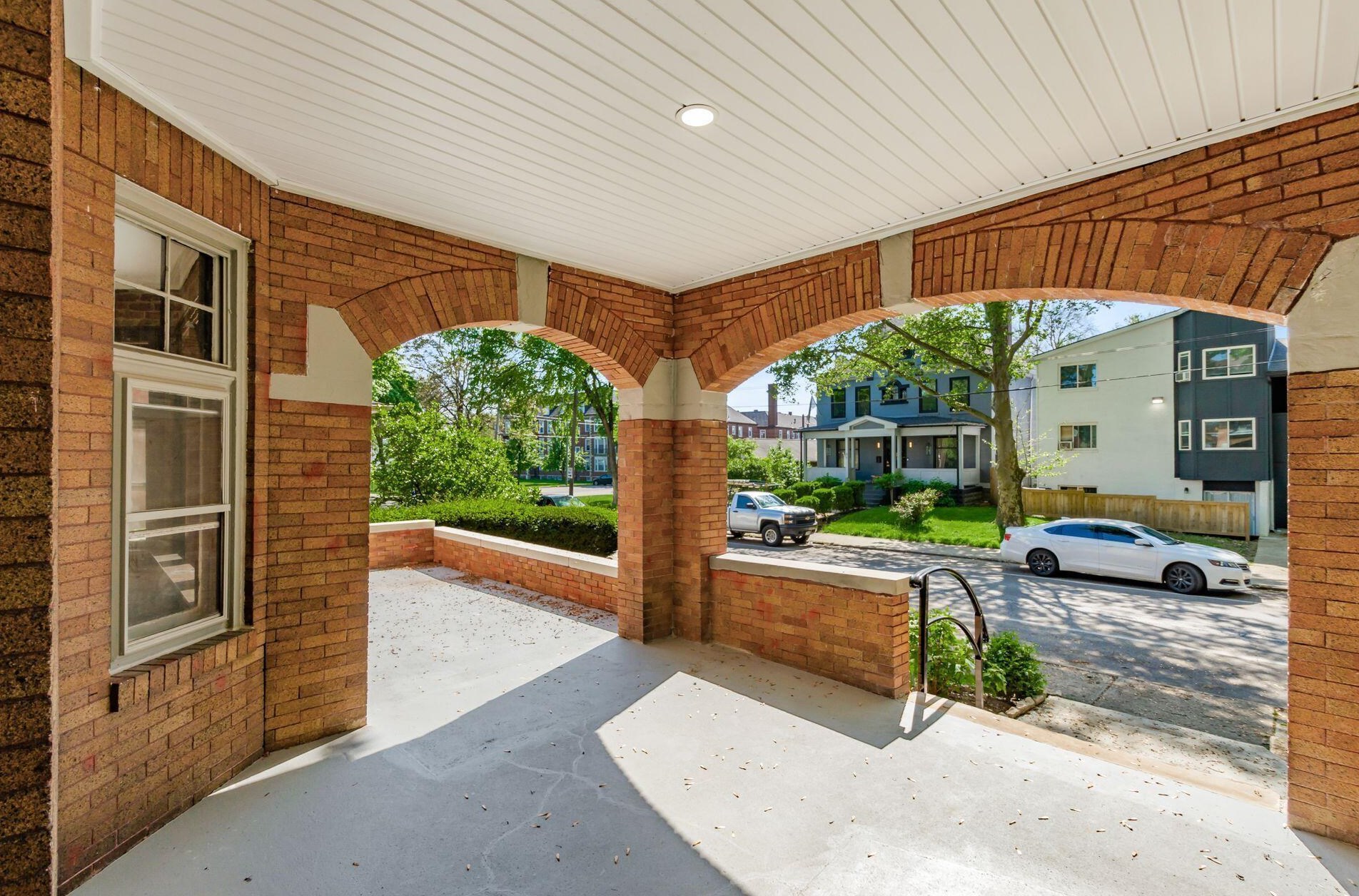 42 Governors Pl, Columbus OH  43203-1911 exterior