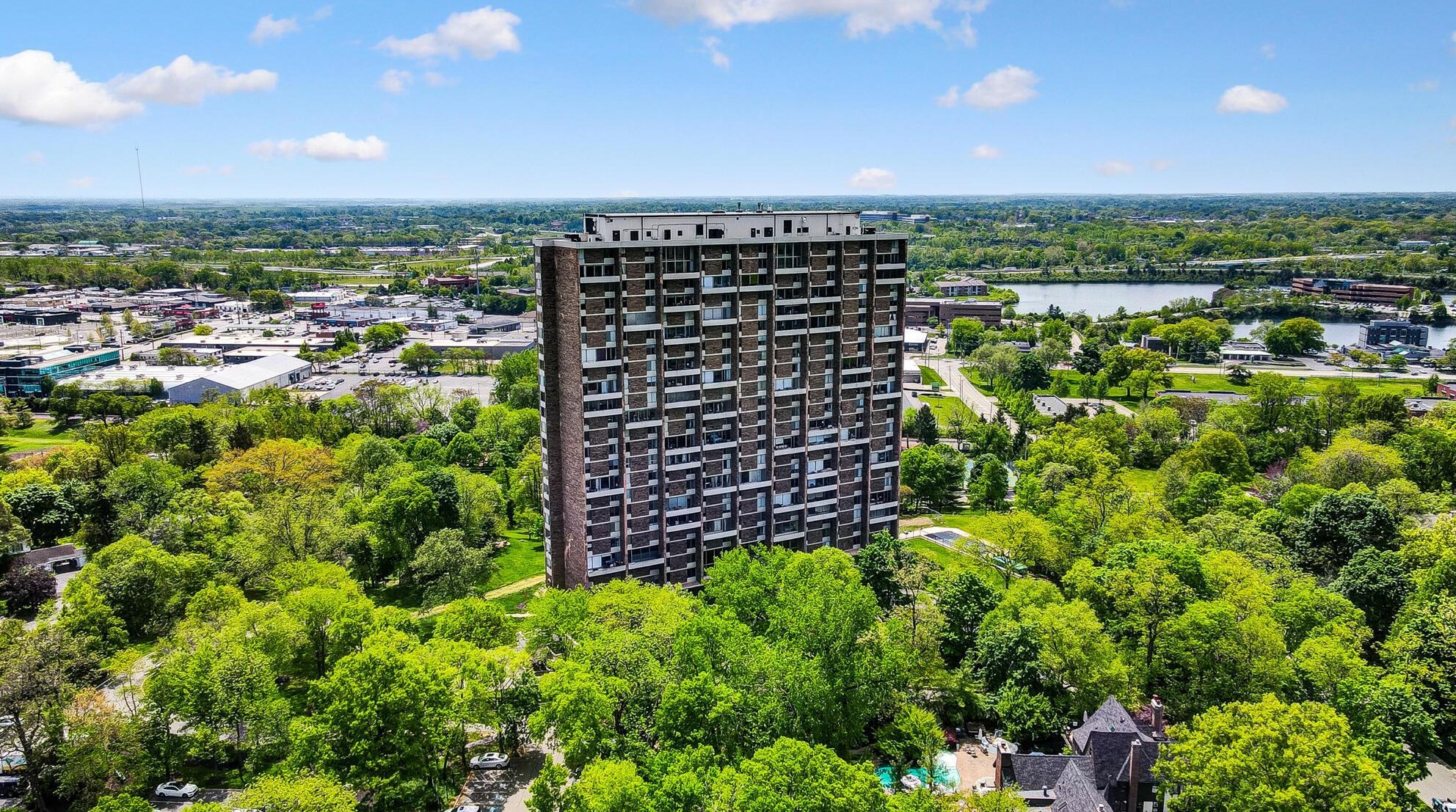 1000 Urlin Ave, Columbus OH 43212-3300 exterior