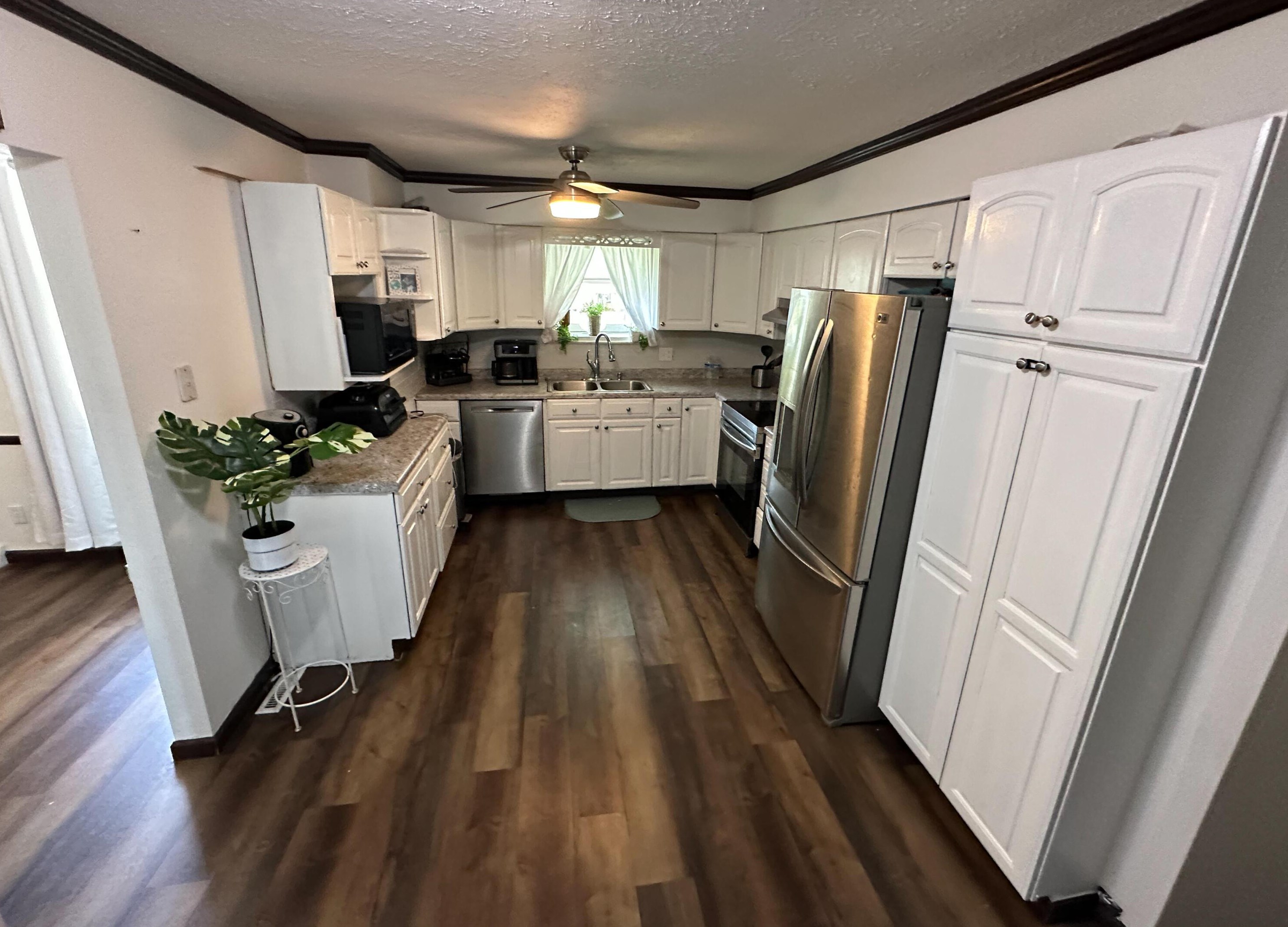 1795 Dorsetshire Rd, Columbus OH  43229-2166 exterior