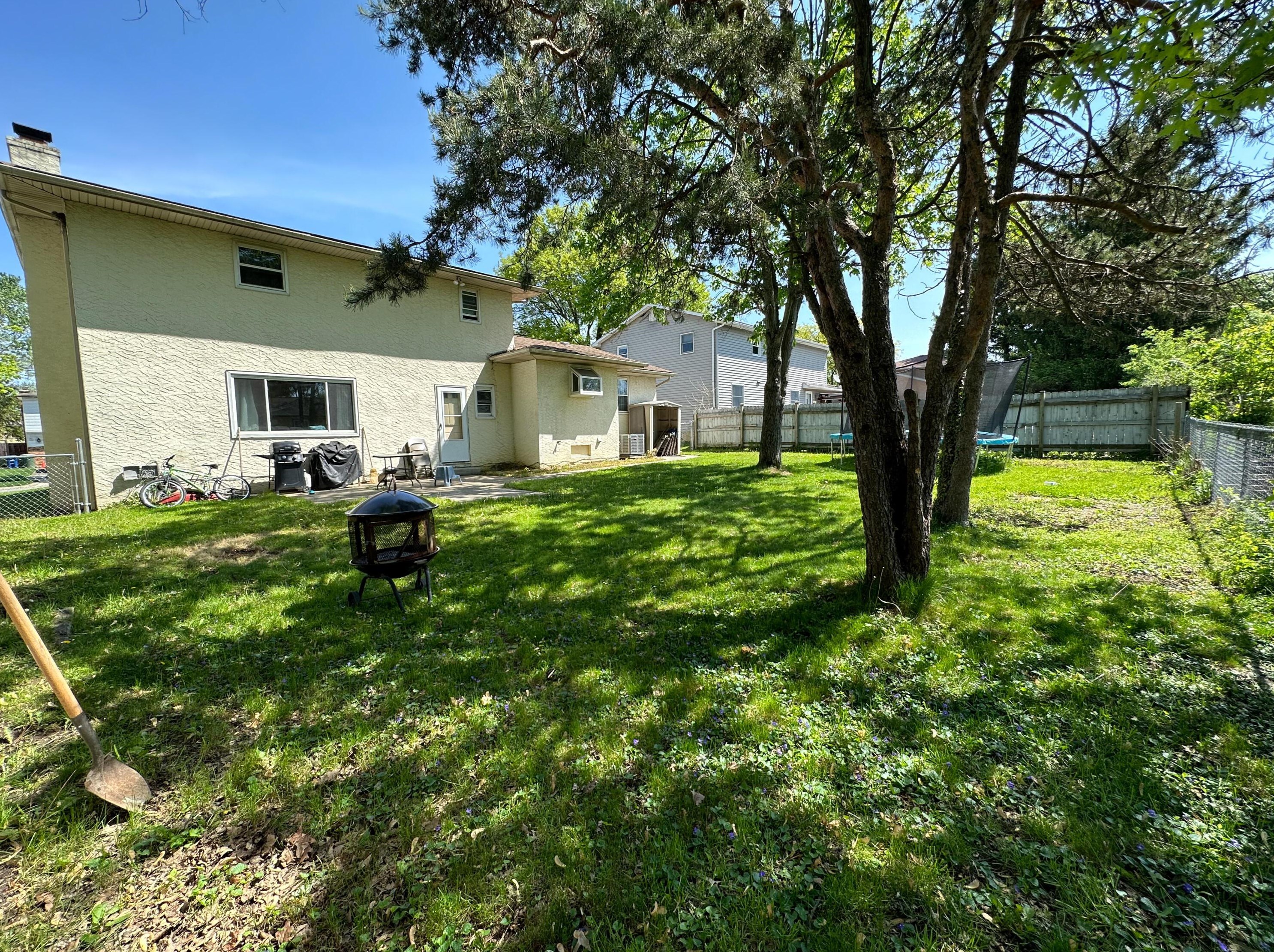 1795 Dorsetshire Rd, Columbus OH  43229-2166 exterior