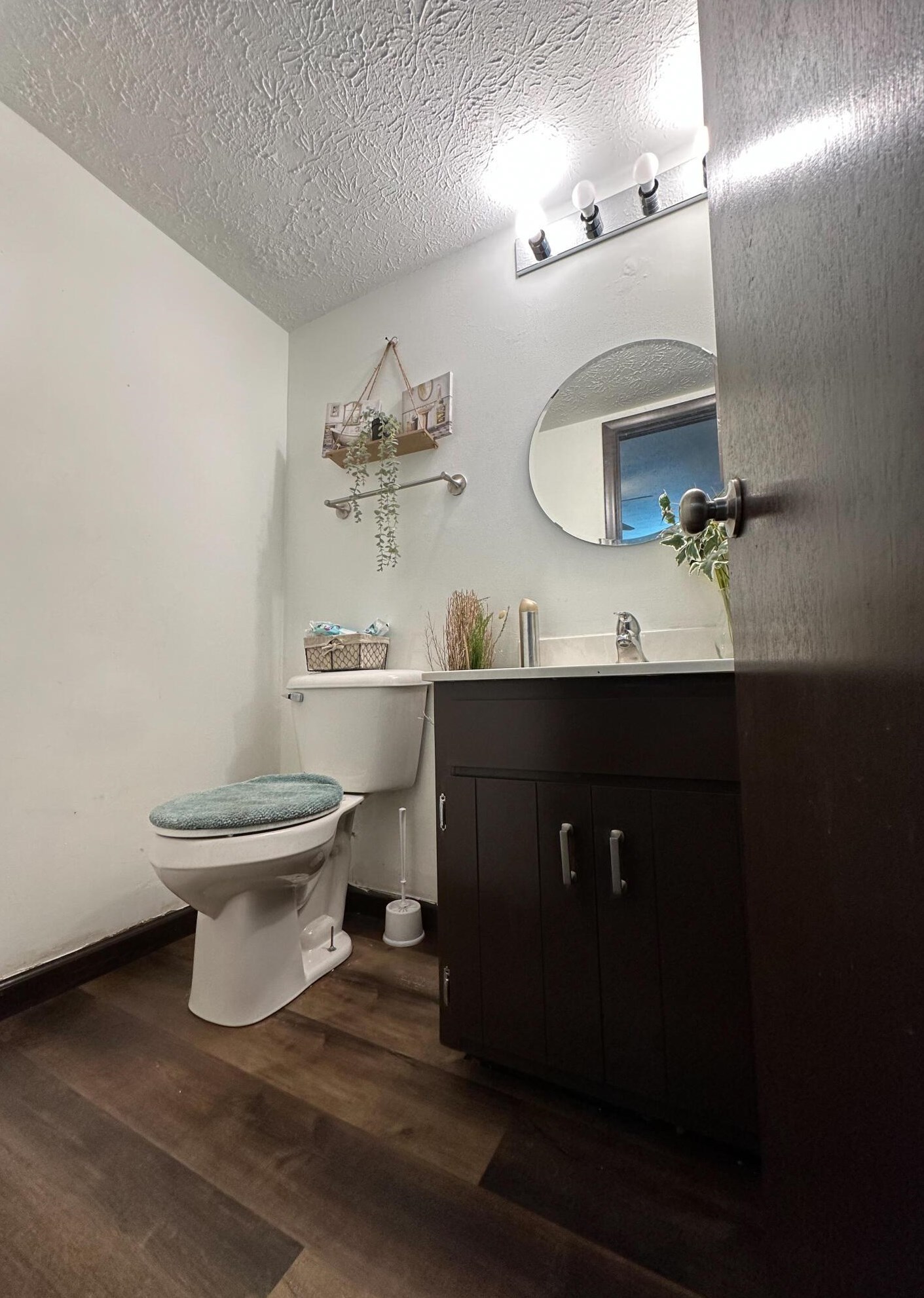 1795 Dorsetshire Rd, Columbus OH  43229-2166 exterior