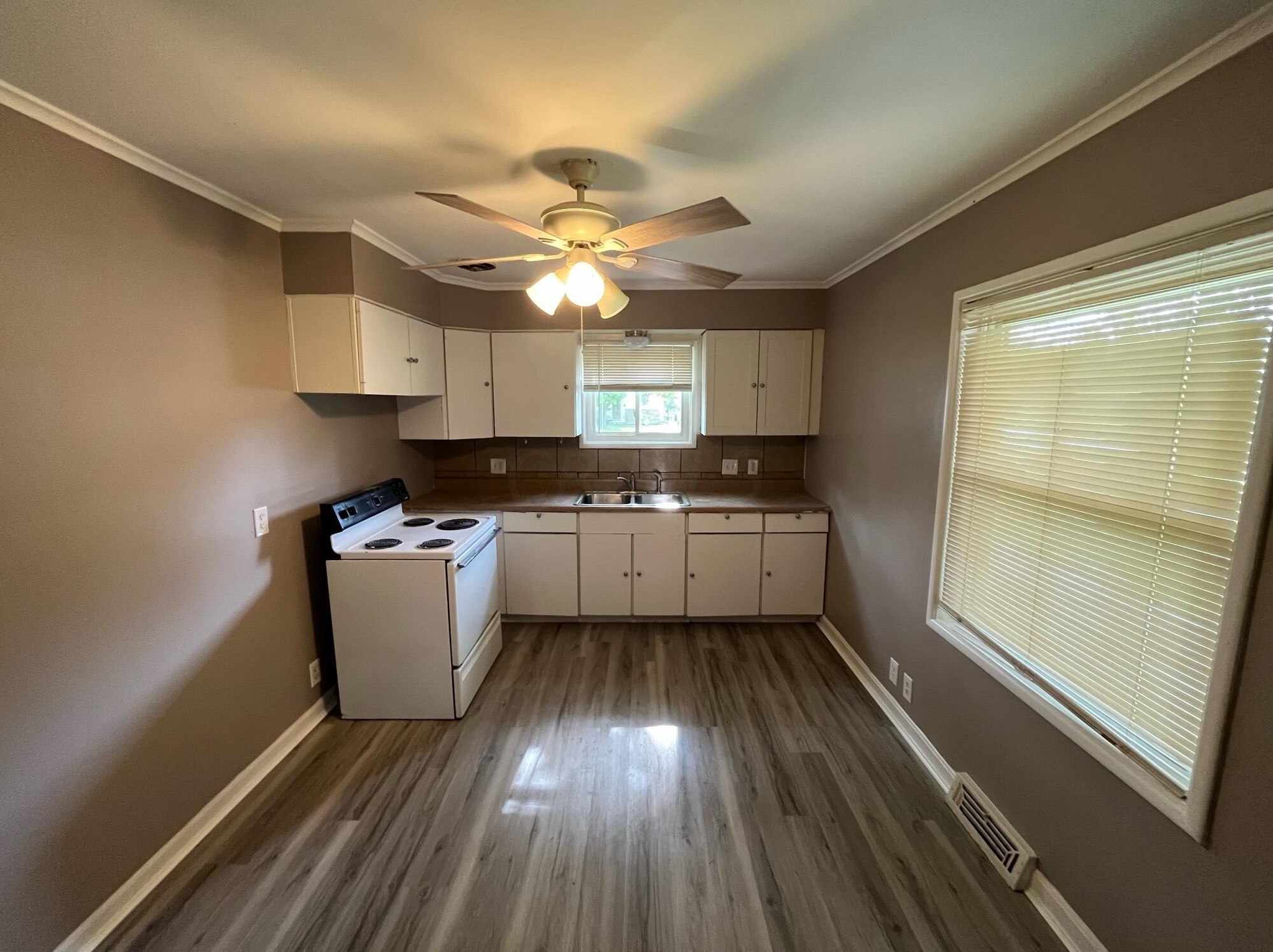 939 Byron Ave, Columbus OH  43227-1006 exterior