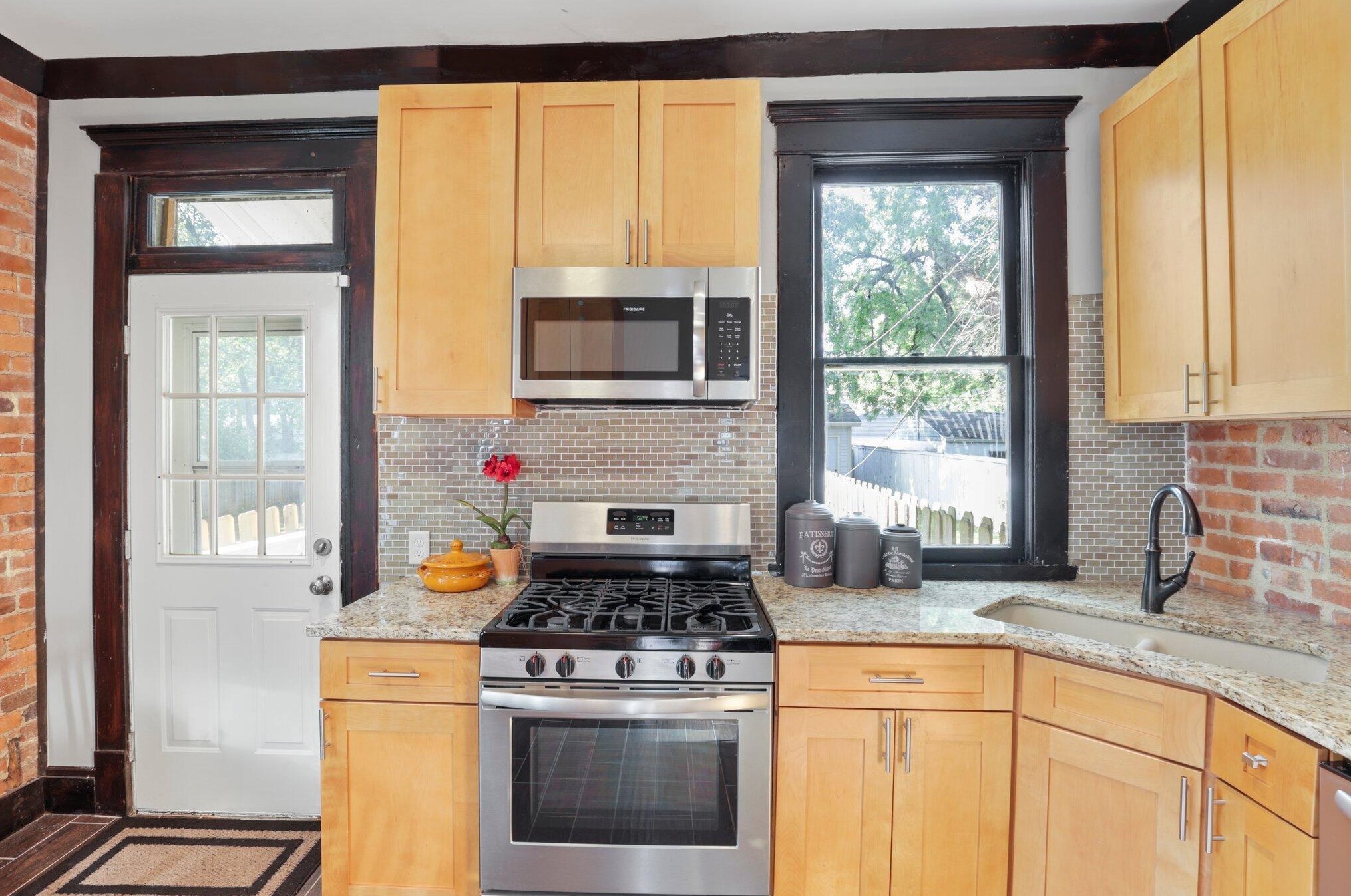 1518 Bryden Rd, Columbus OH 43205-2125 exterior