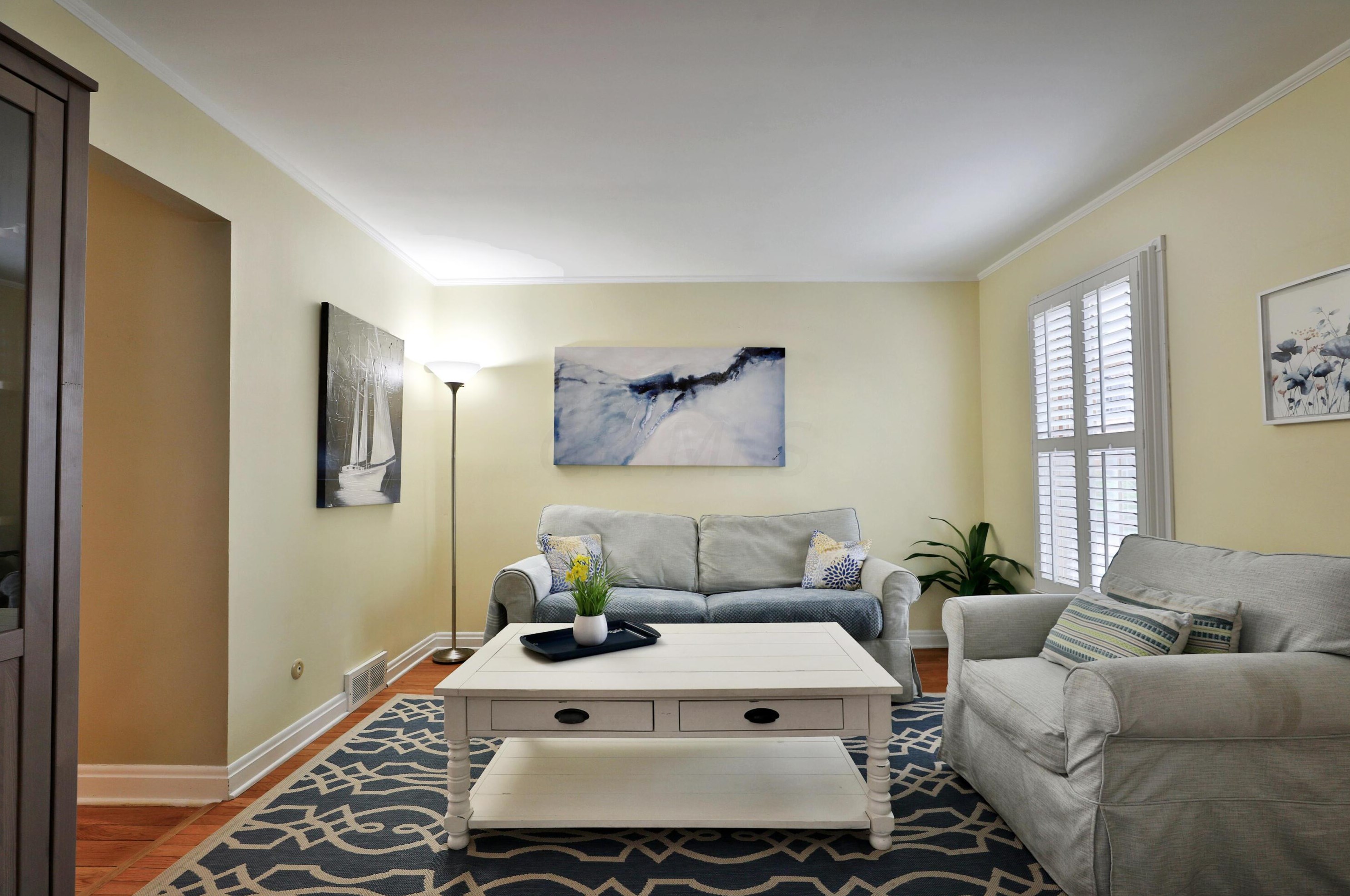 614 Grant Ave, Columbus OH 43215-5549 exterior