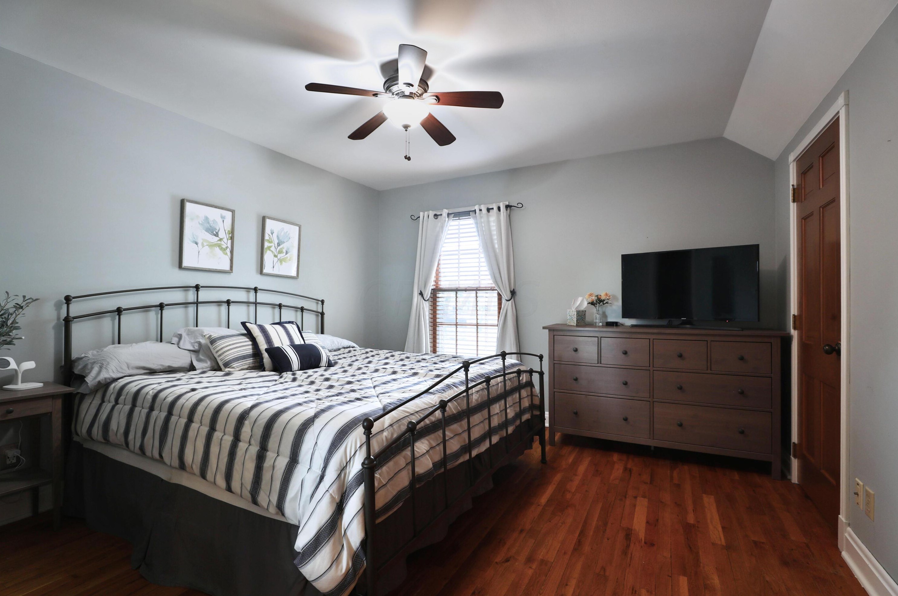 614 Grant Ave, Columbus OH 43215-5549 exterior