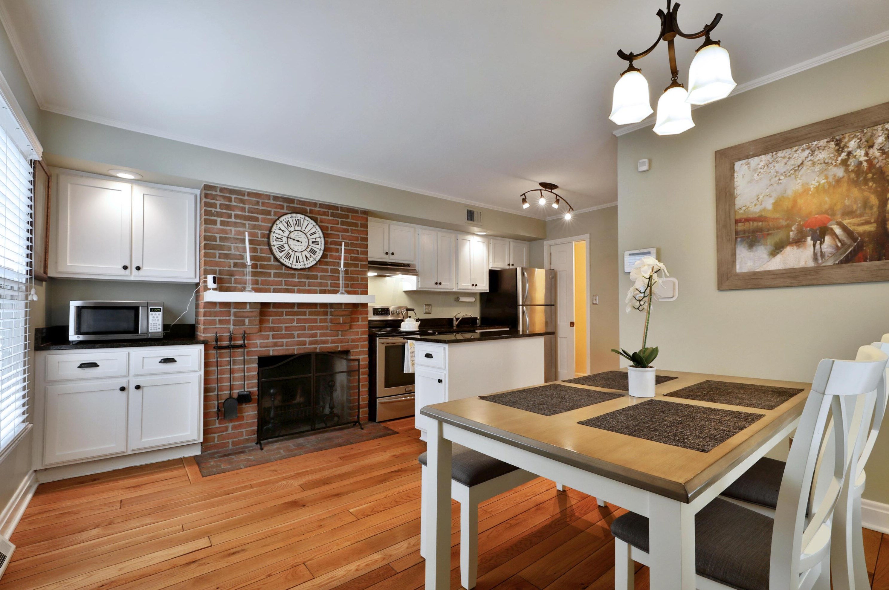 614 Grant Ave, Columbus OH 43215-5549 exterior