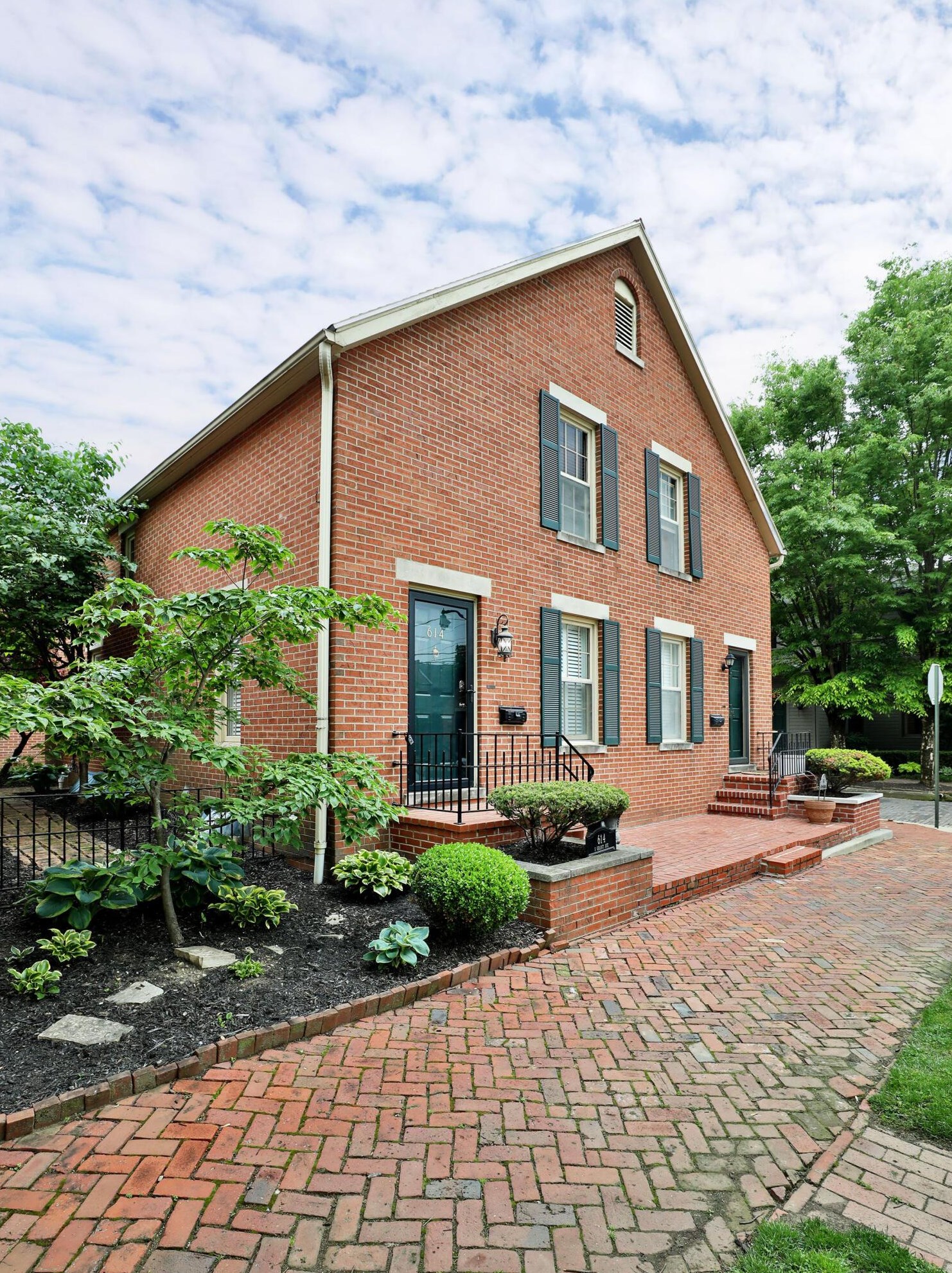 614 Grant Ave, Columbus OH 43215-5549 exterior