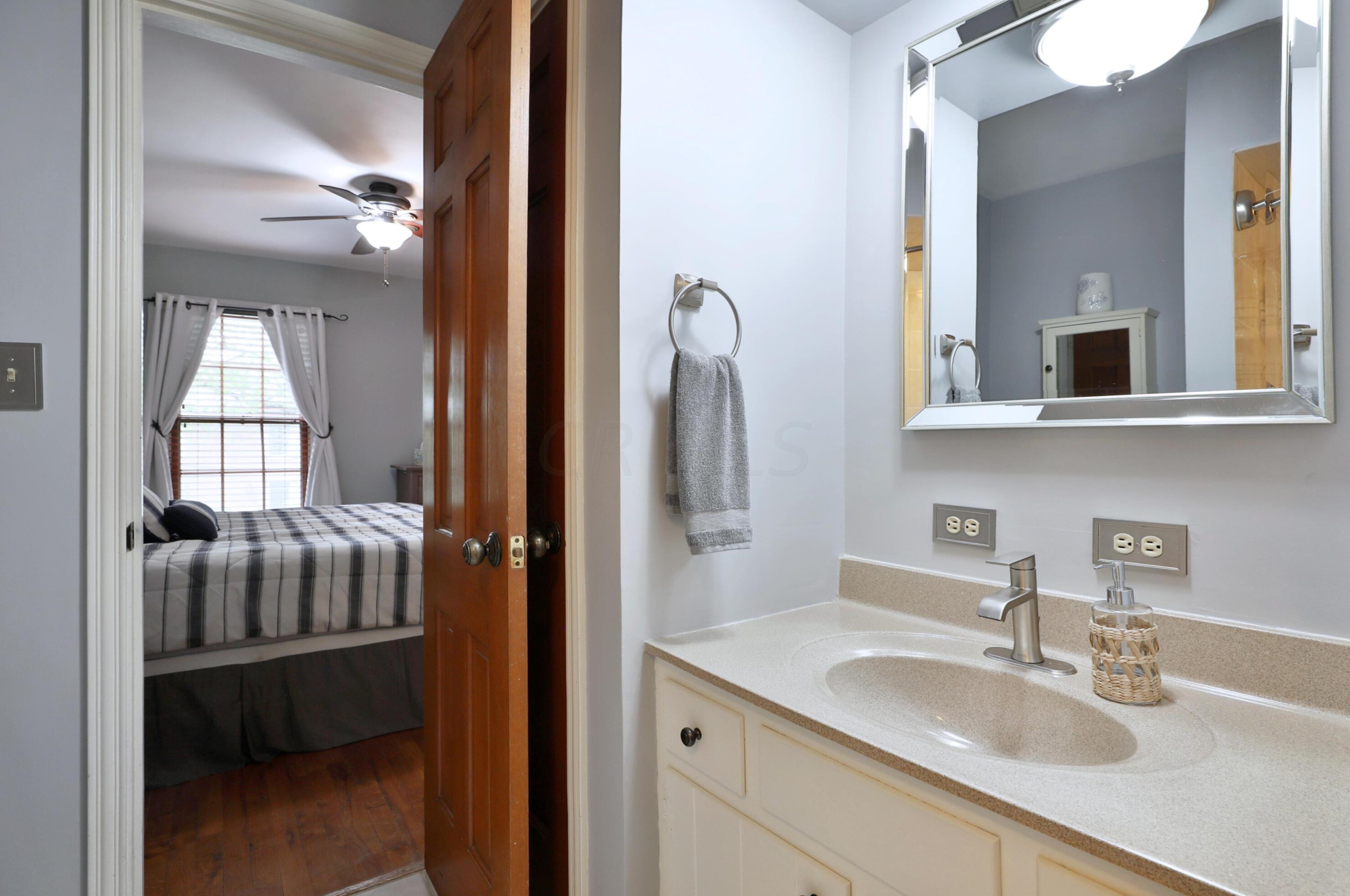 614 Grant Ave, Columbus OH 43215-5549 exterior