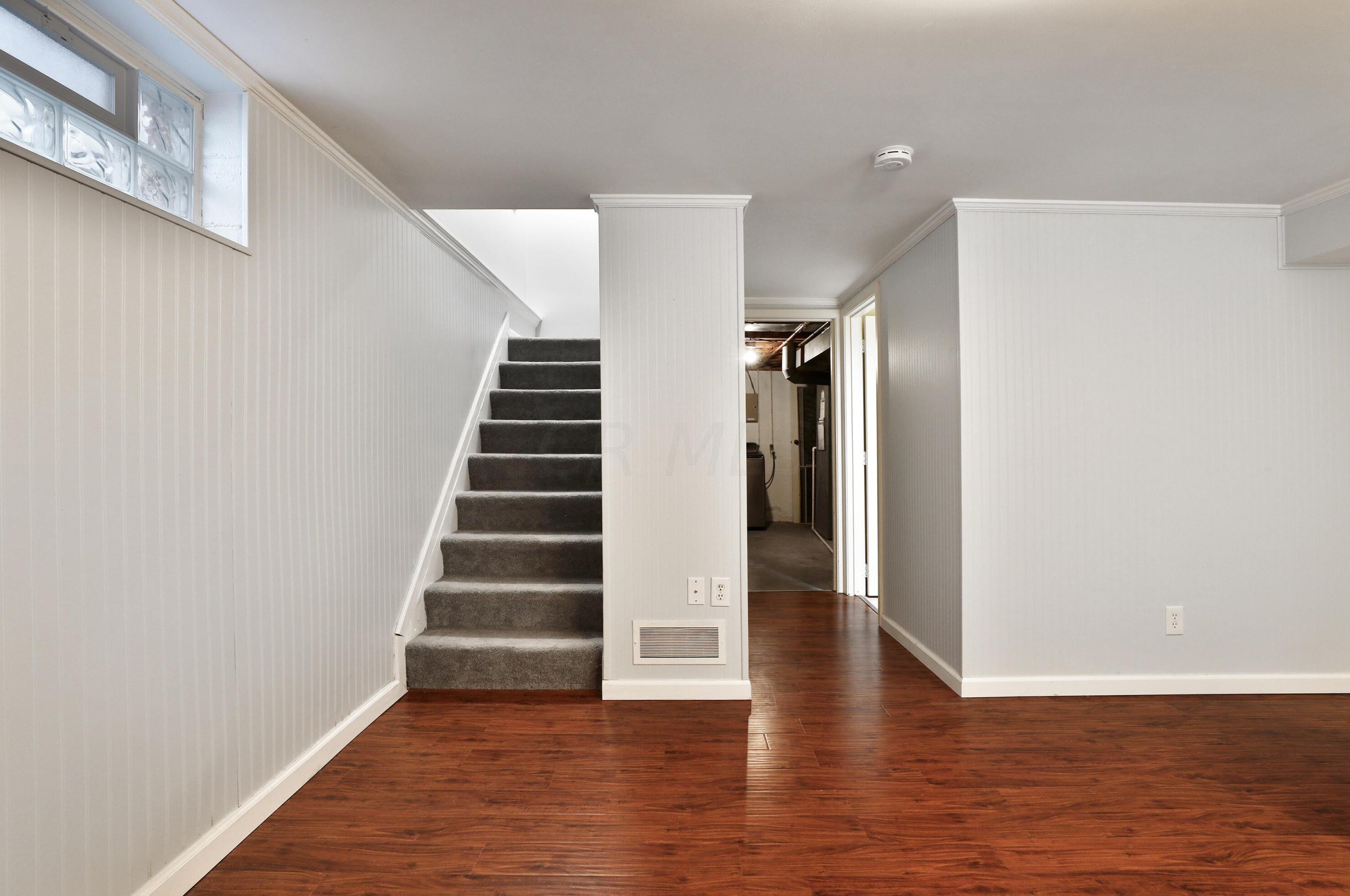 614 Grant Ave, Columbus OH 43215-5549 exterior