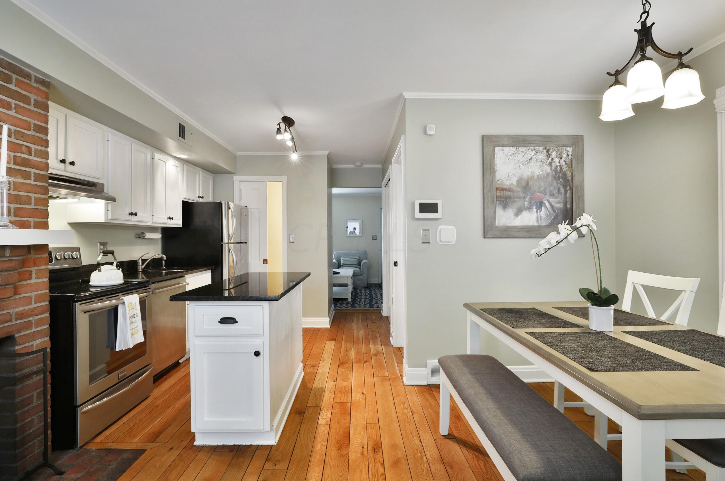 614 Grant Ave, Columbus OH 43215-5549 exterior