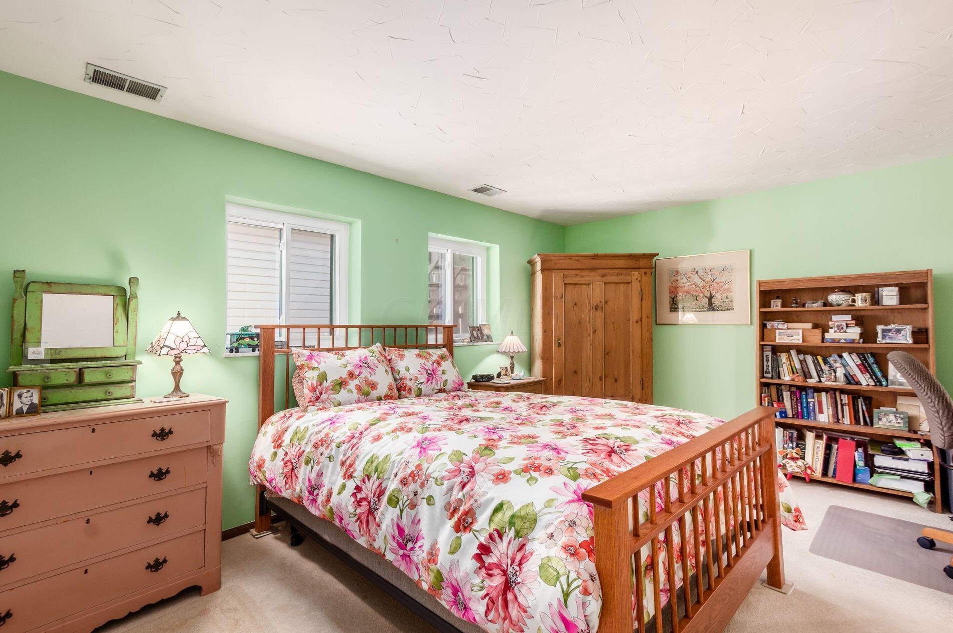 435 North St, Columbus OH 43085-7218 exterior